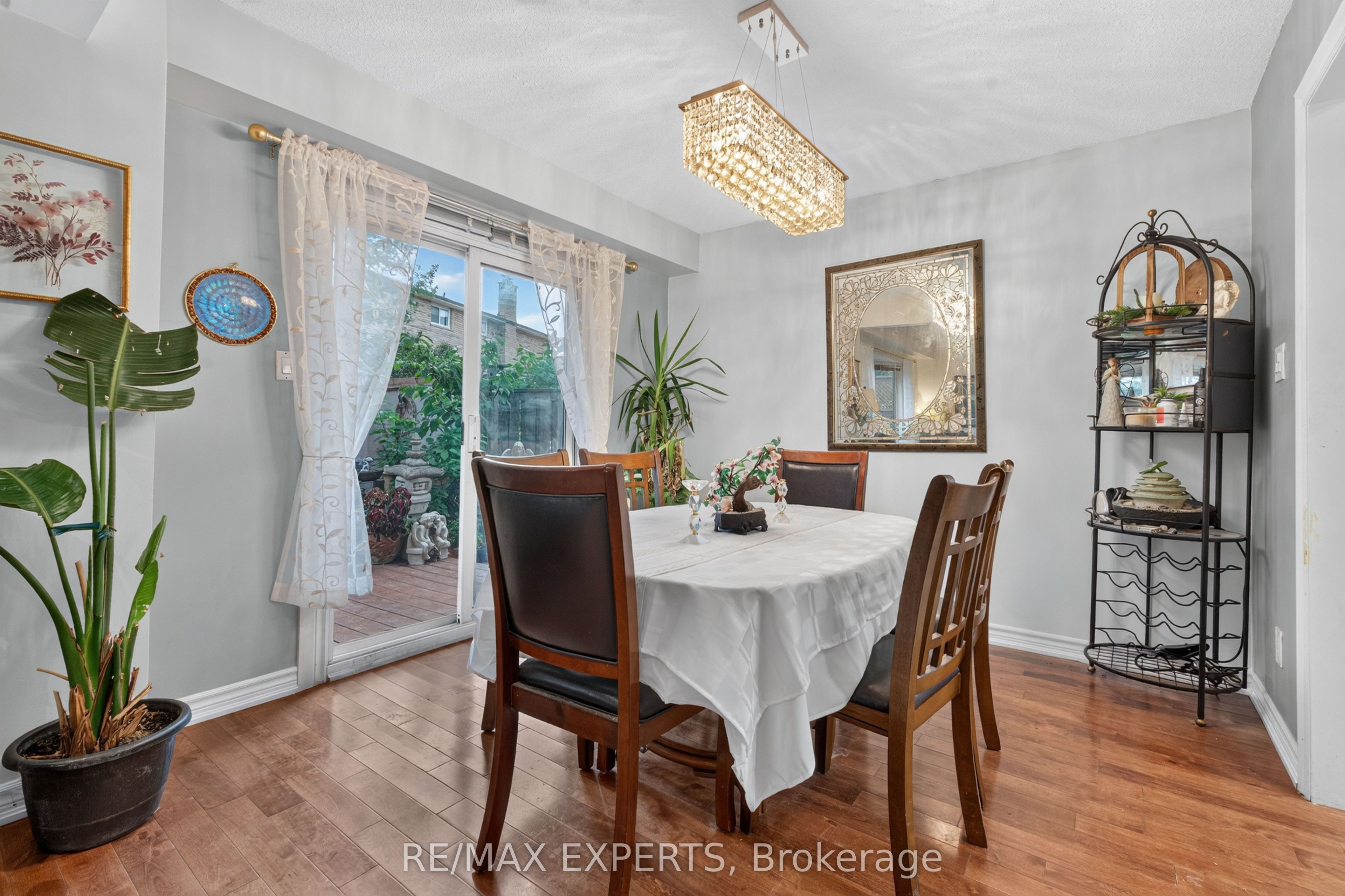 155 Stephen Street Property Photo 10