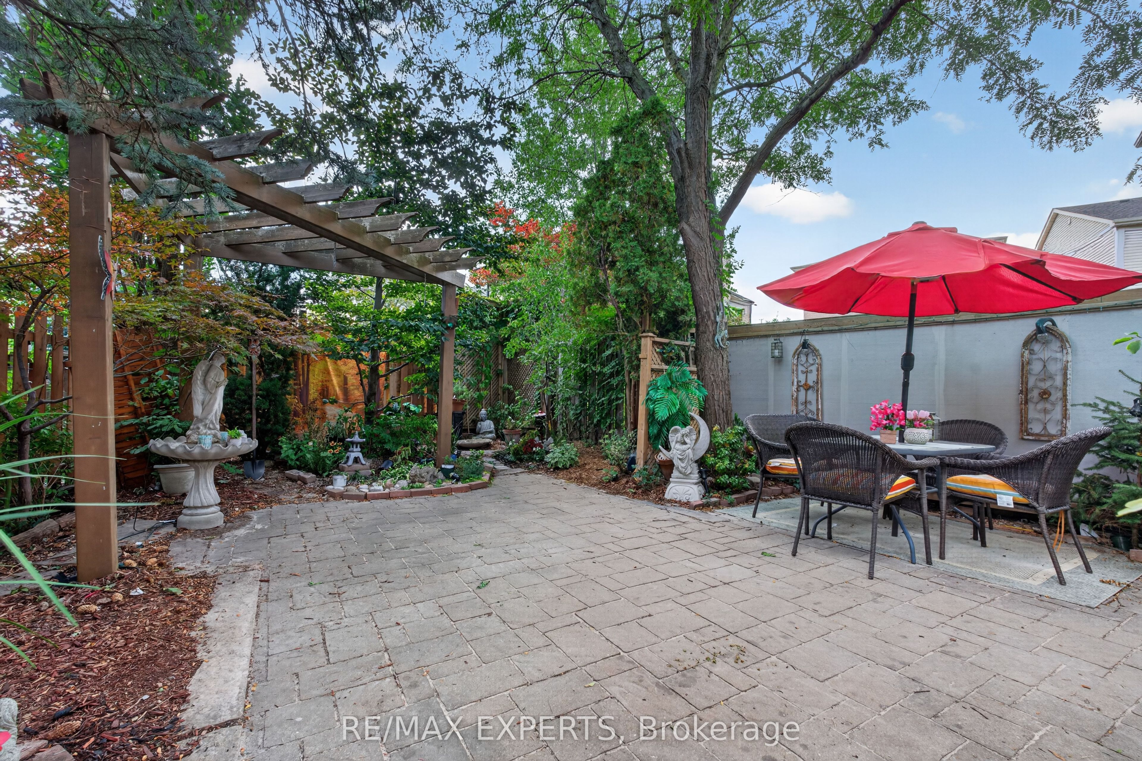 155 Stephen Street Property Photo 38