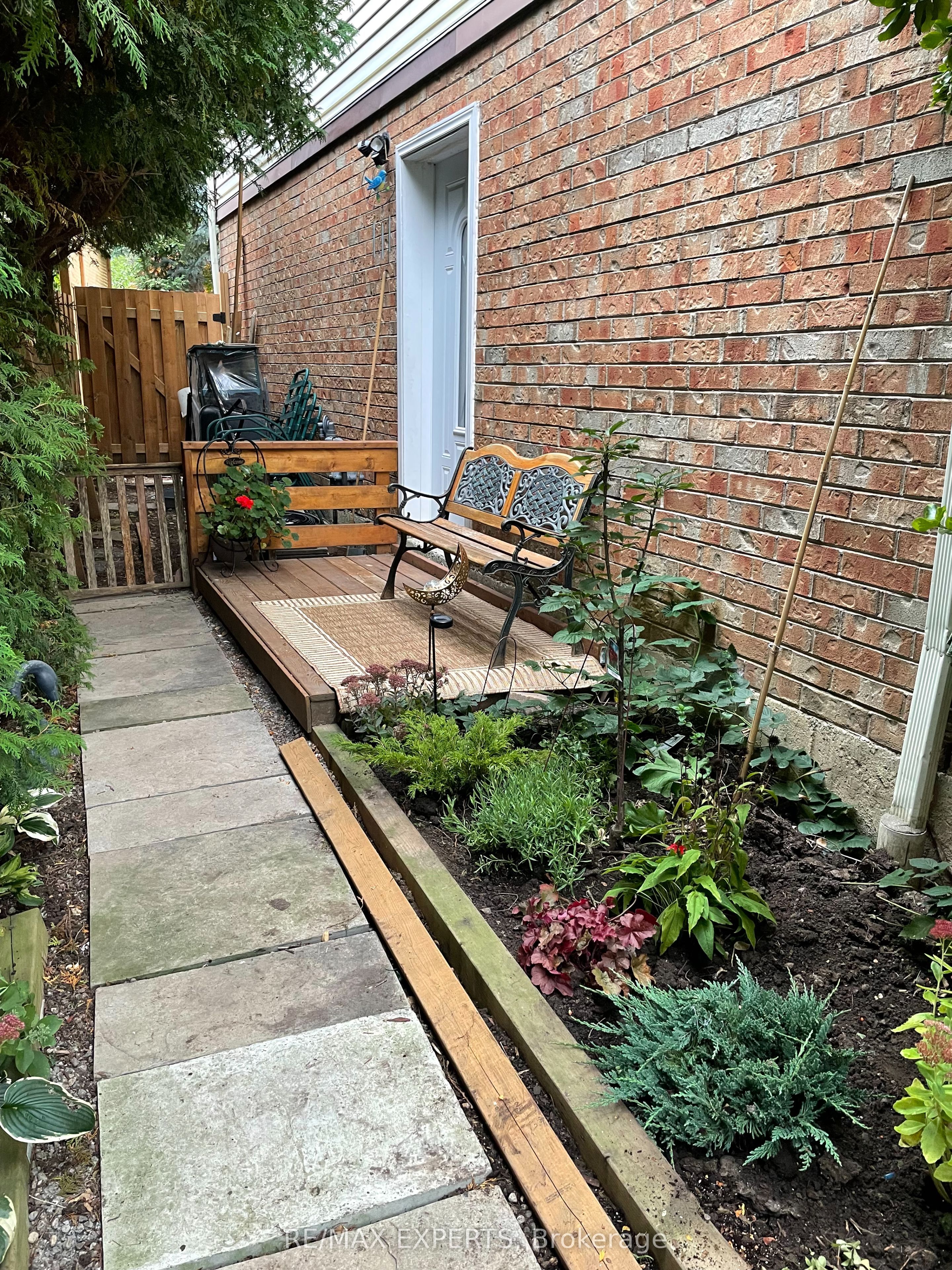 155 Stephen Street Property Photo 40