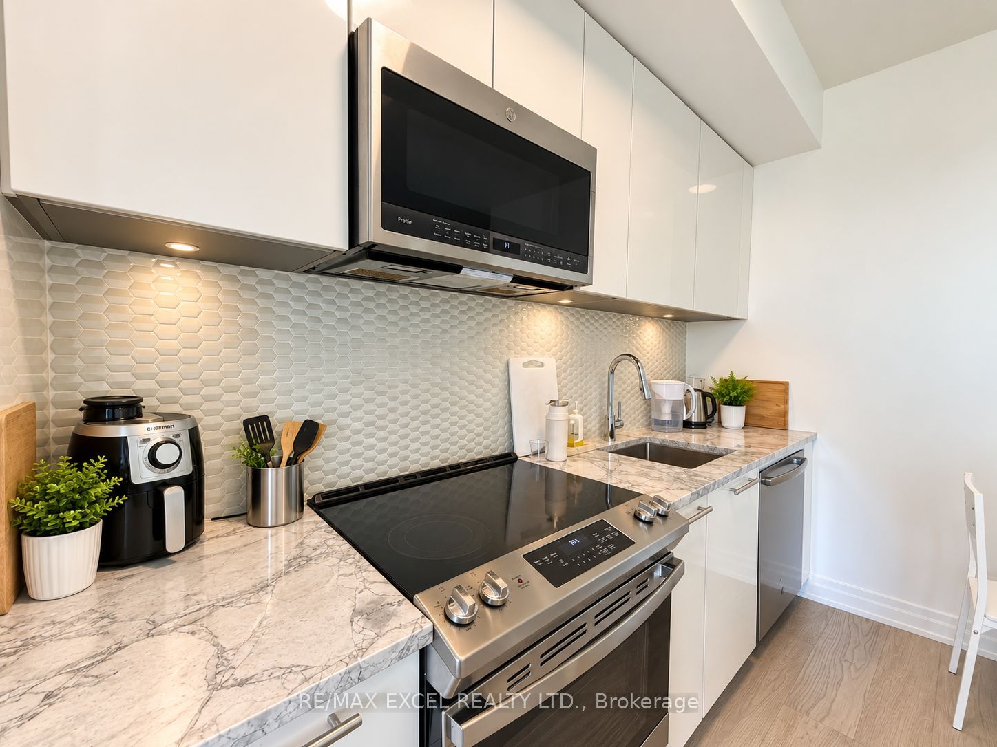 101 Cathedral High Street 319 Property Photo 8