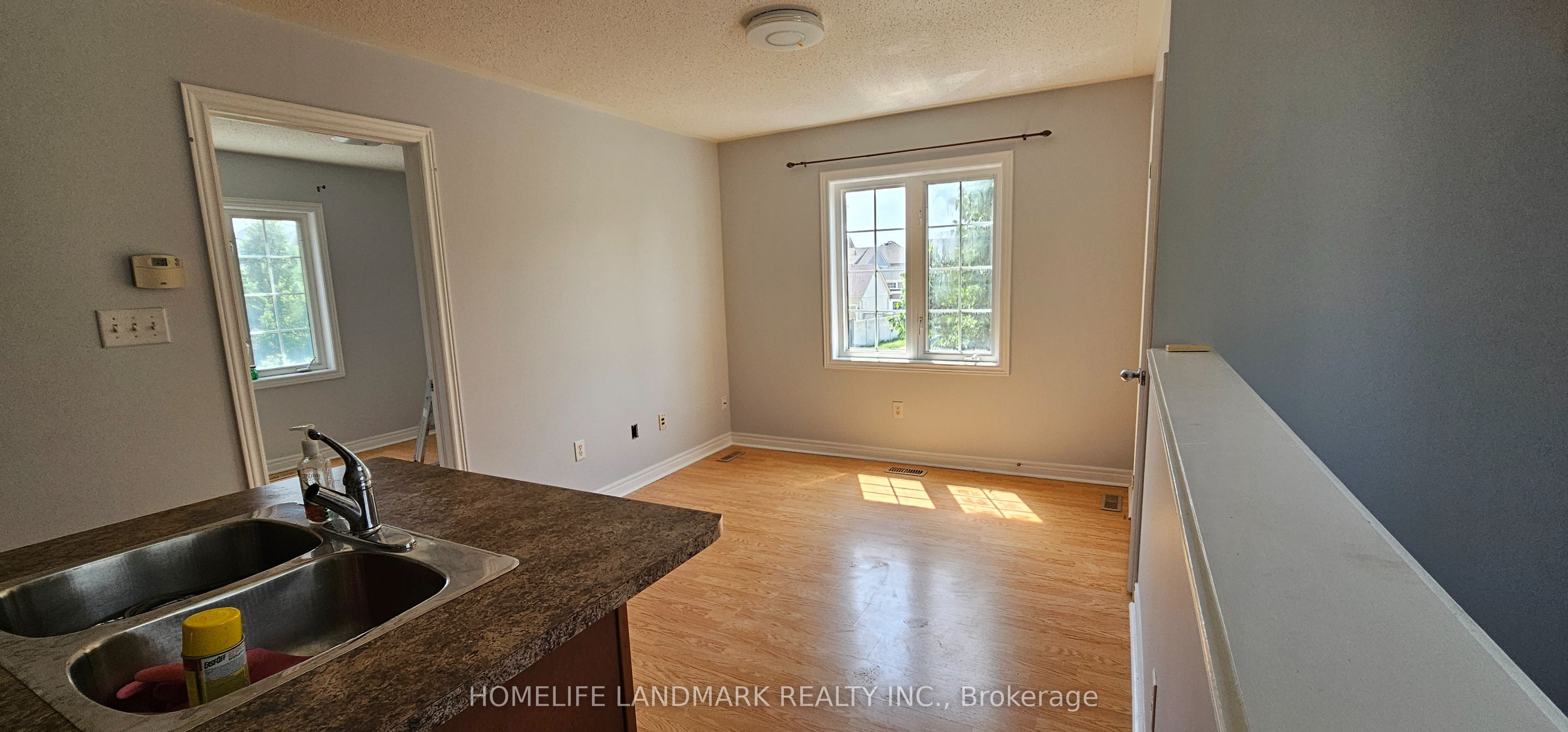 109 Northvale Road Coach Property Photo 3