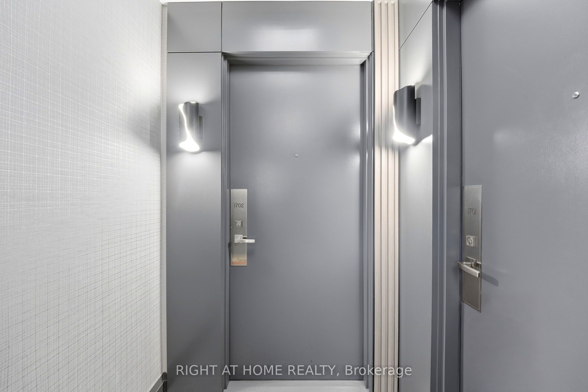 7171 Yonge Street 1702 Property Photo 2