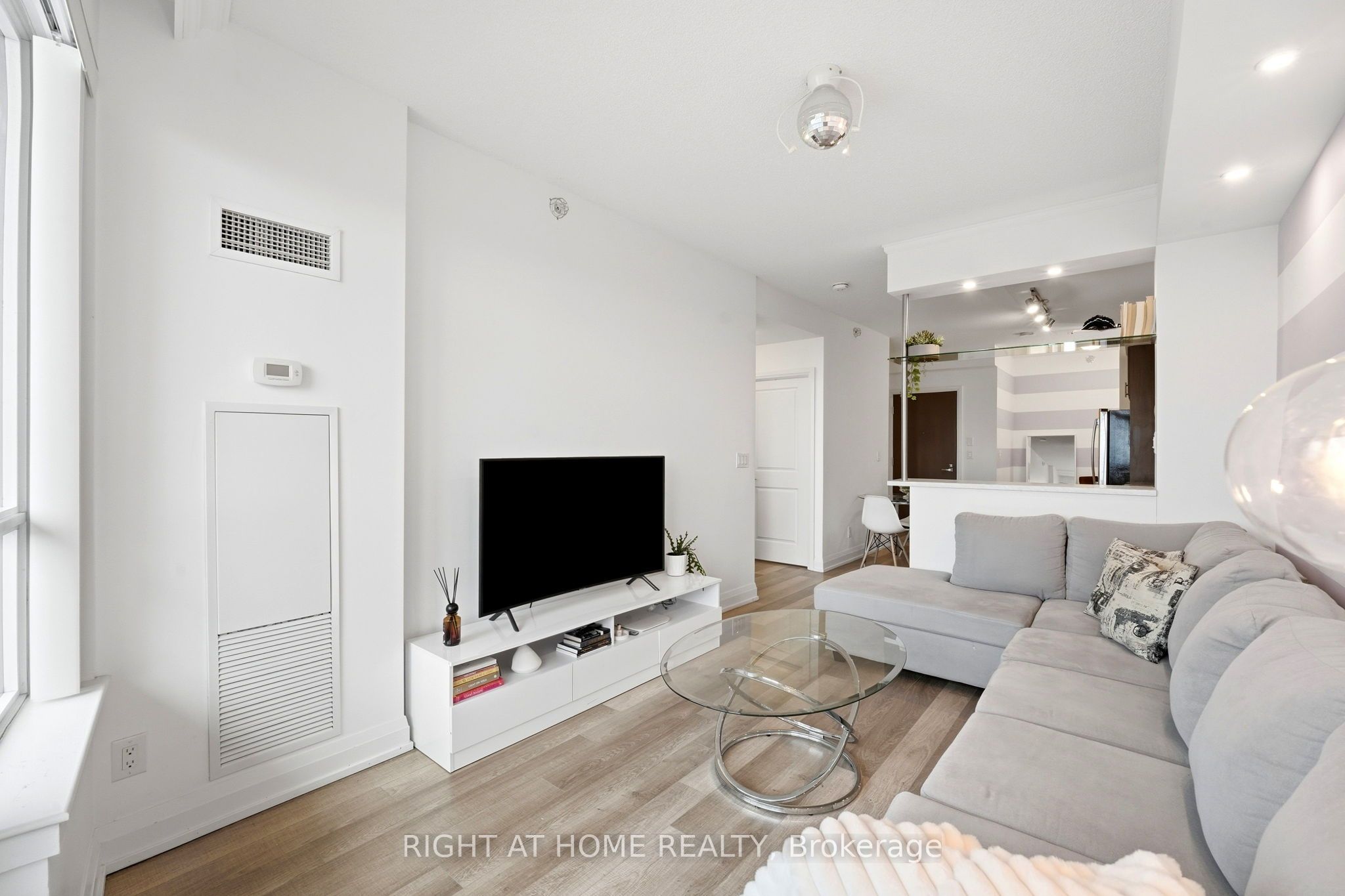 7171 Yonge Street 1702 Property Photo 6