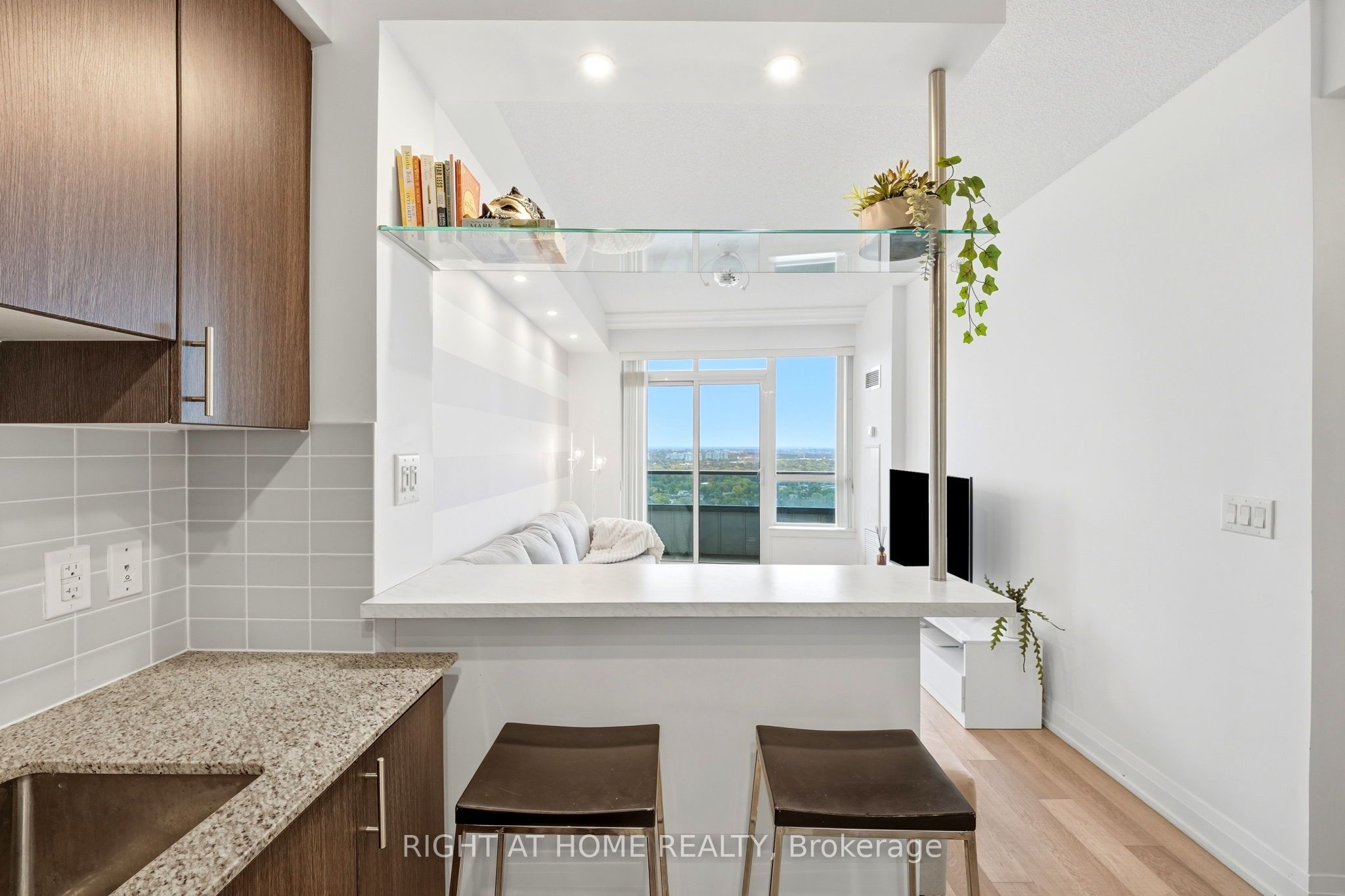 7171 Yonge Street 1702 Property Photo 7