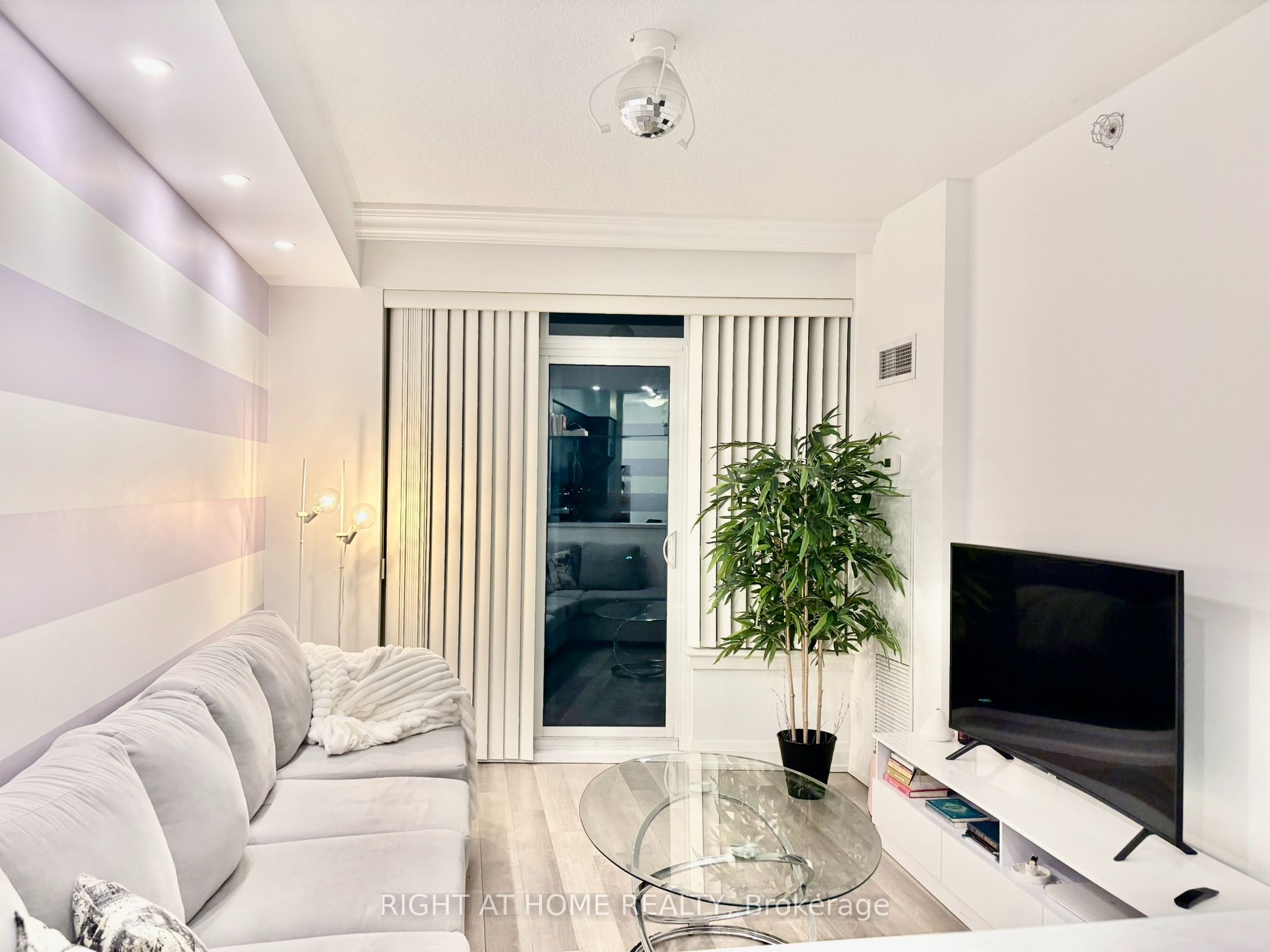 7171 Yonge Street 1702 Property Photo 8