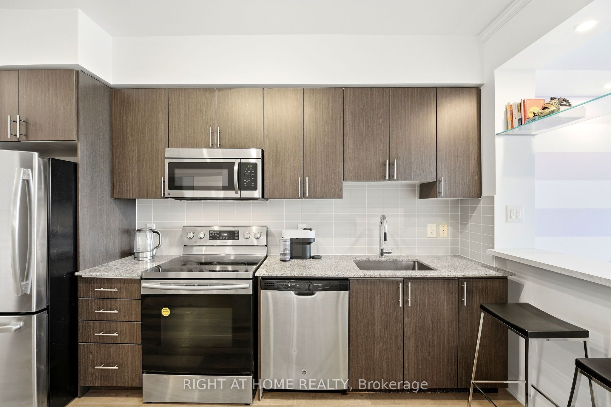 7171 Yonge Street 1702 Property Photo 10