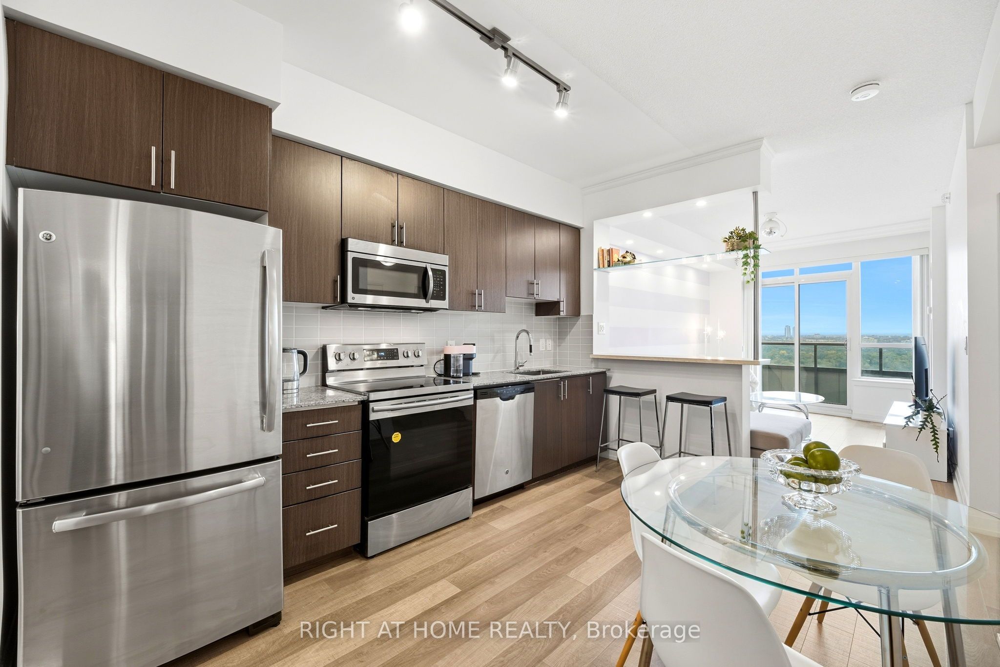 7171 Yonge Street 1702 Property Photo 11