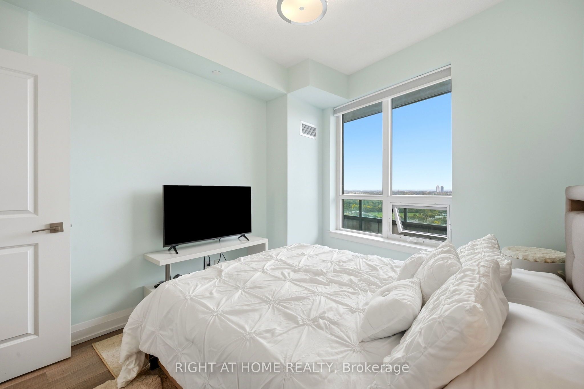 7171 Yonge Street 1702 Property Photo 18
