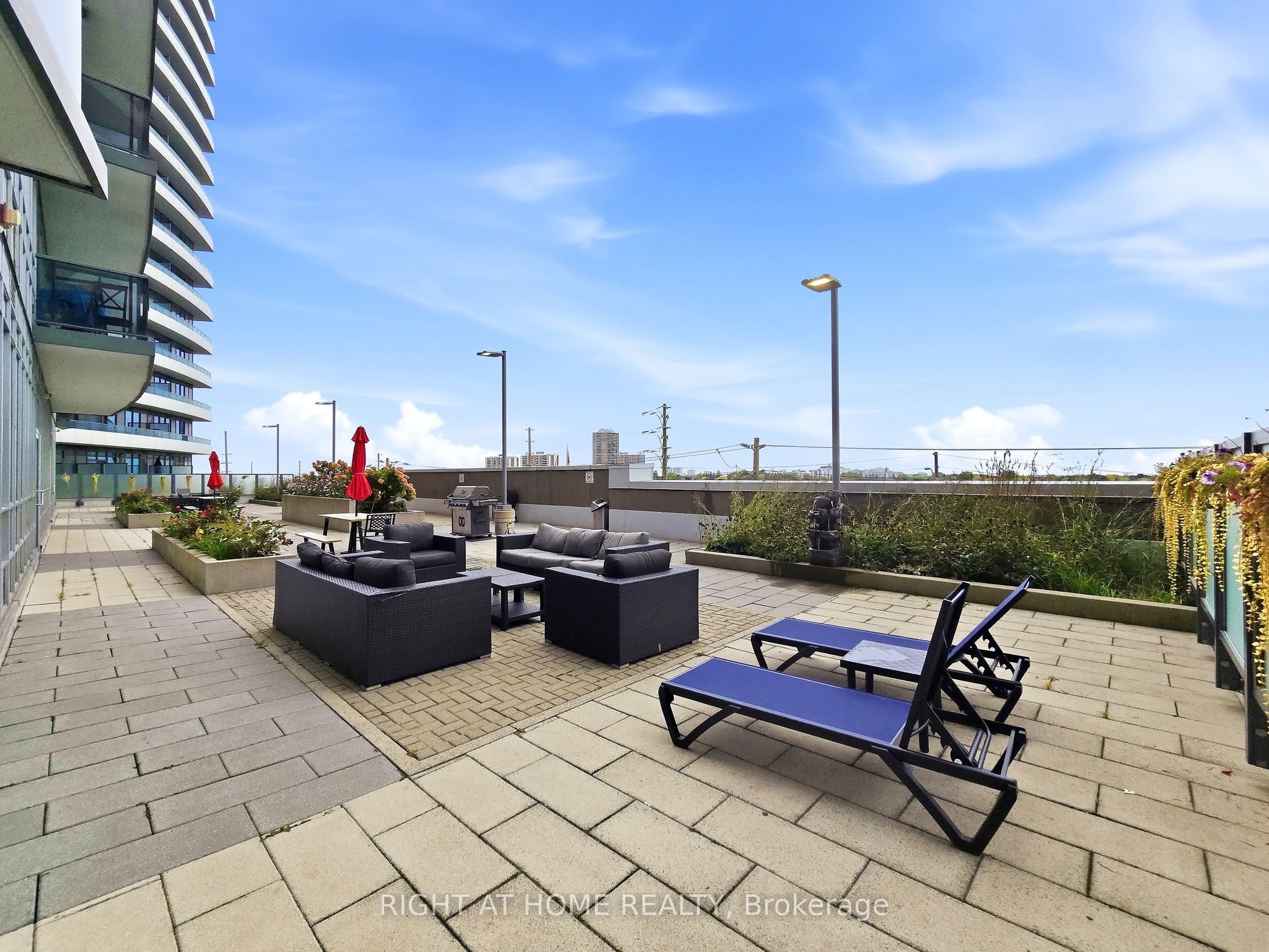 7171 Yonge Street 1702 Property Photo 36