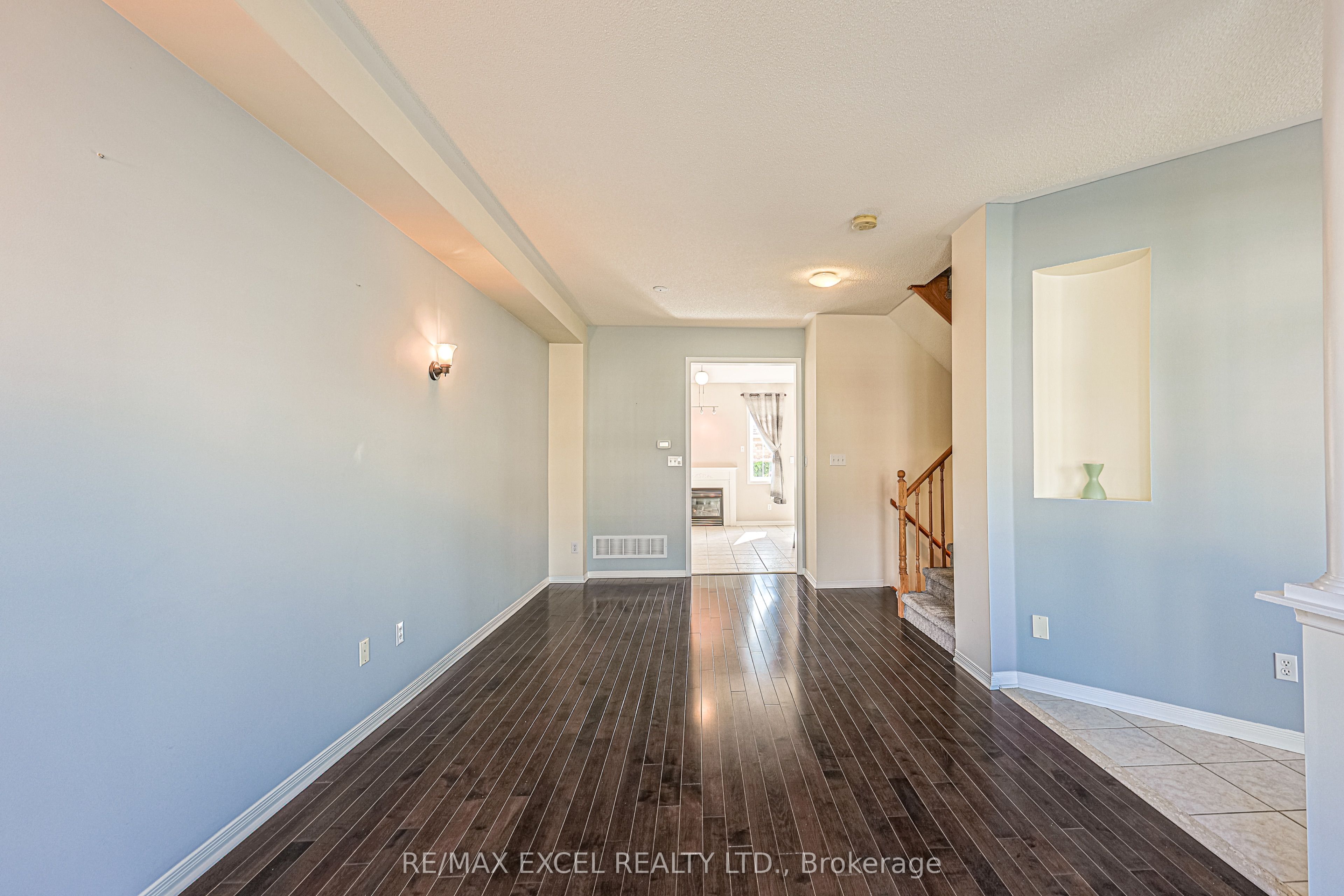 2383 Bur Oak Avenue Property Photo 3