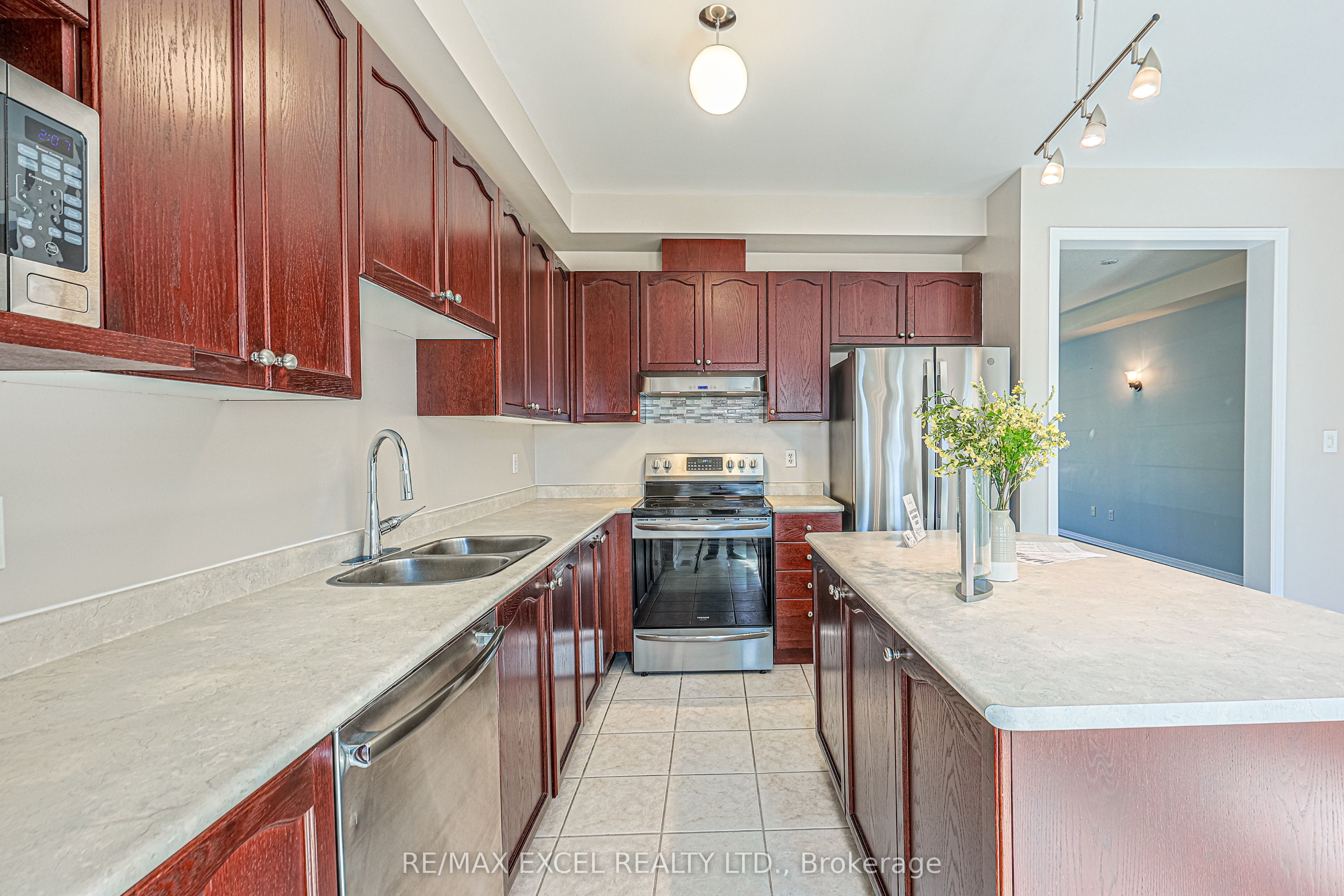 2383 Bur Oak Avenue Property Photo 8
