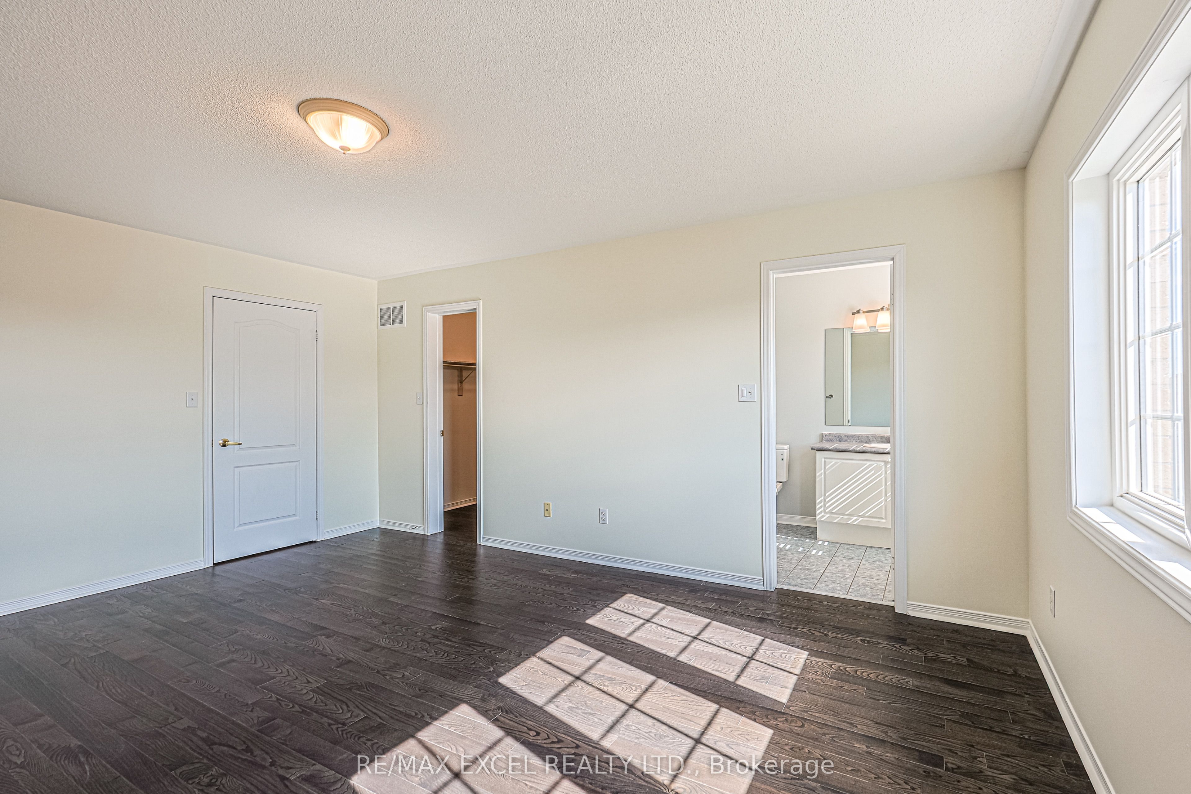 2383 Bur Oak Avenue Property Photo 11