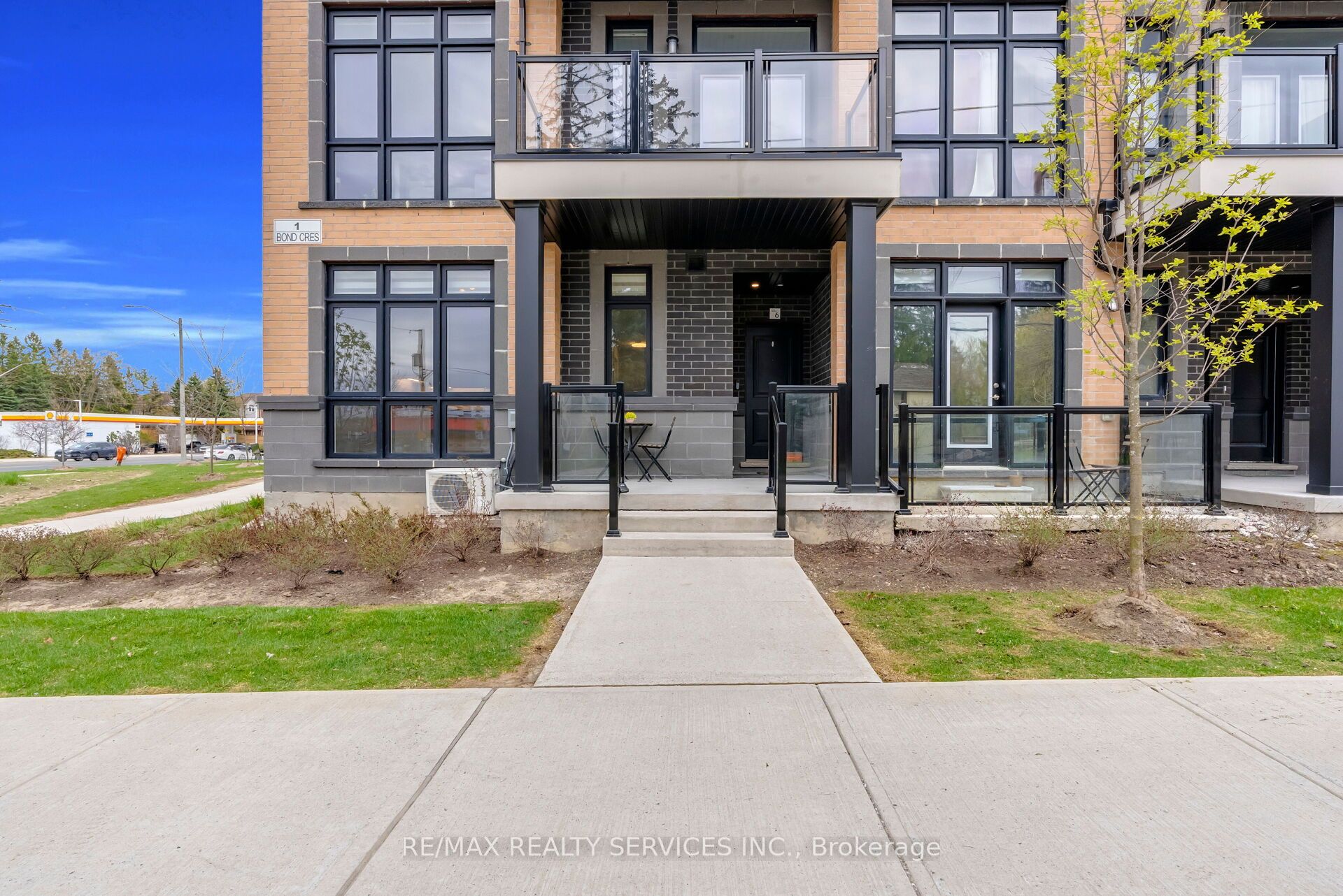 1 Bond Crescent 5 Property Photo 4