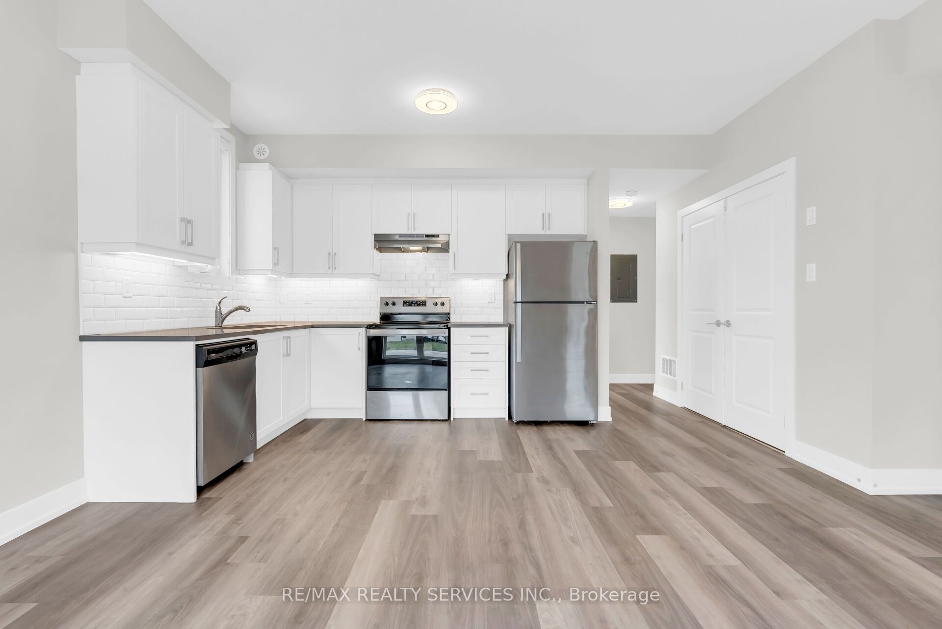 1 Bond Crescent 5 Property Photo 20