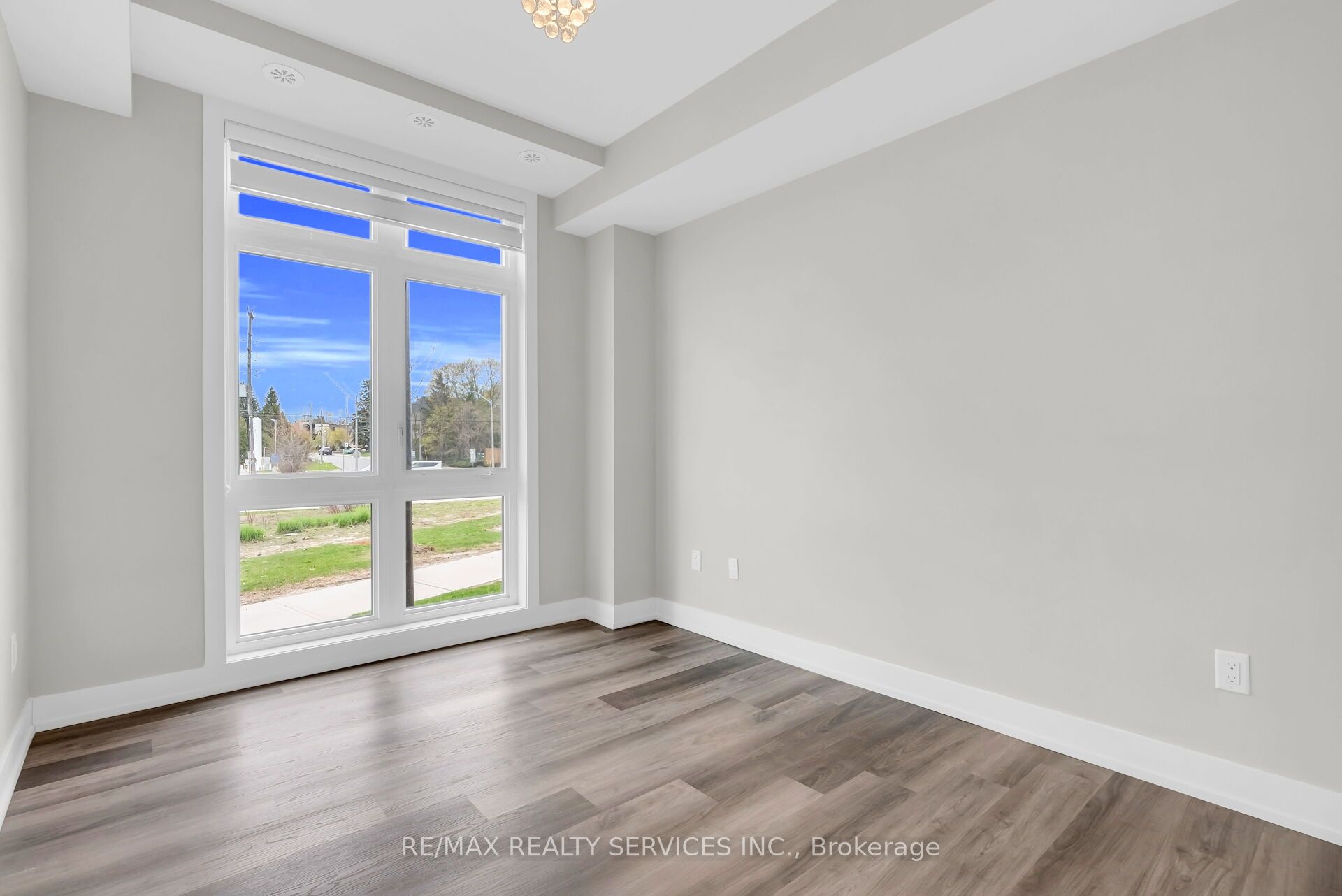 1 Bond Crescent 5 Property Photo 25
