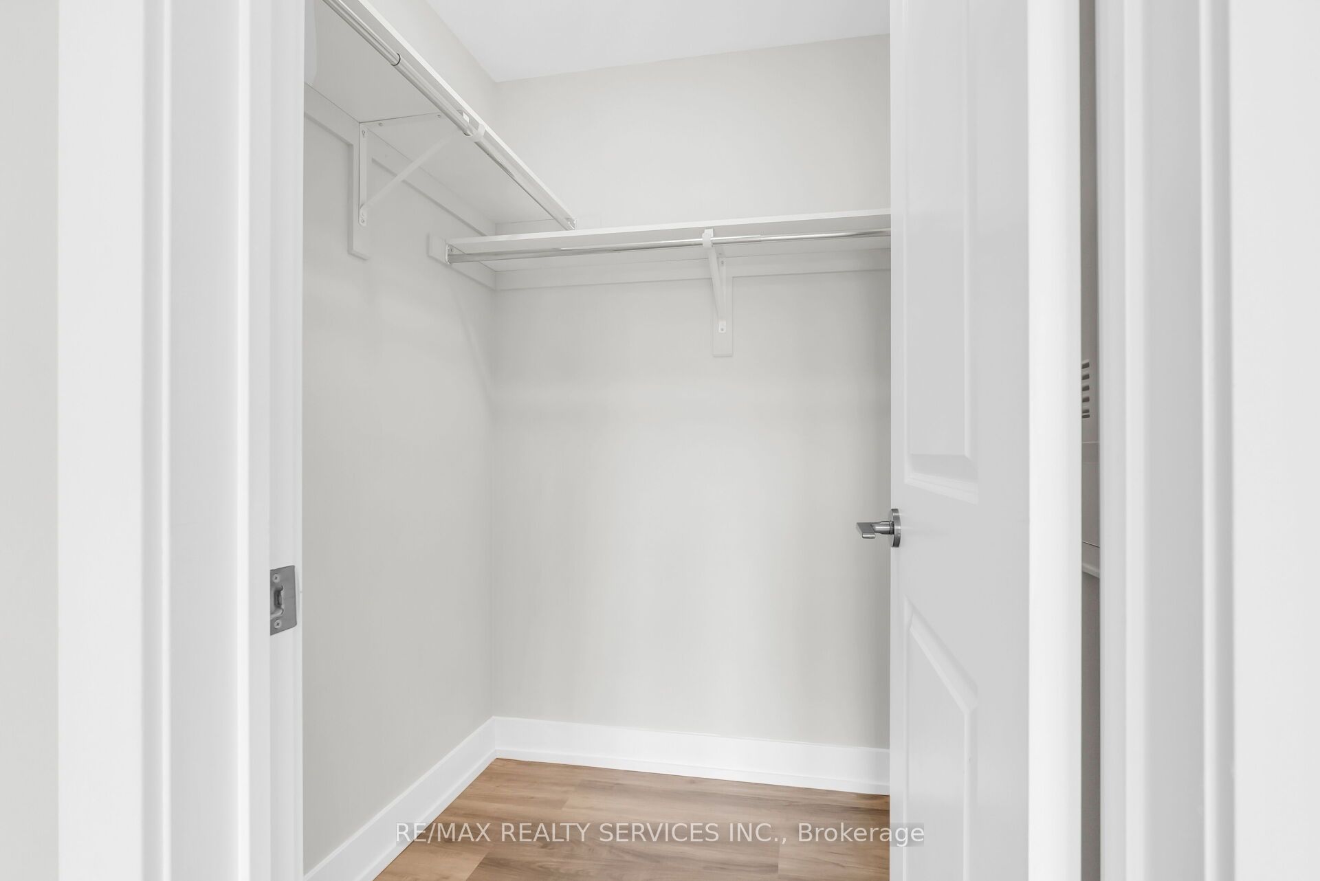 1 Bond Crescent 5 Property Photo 29