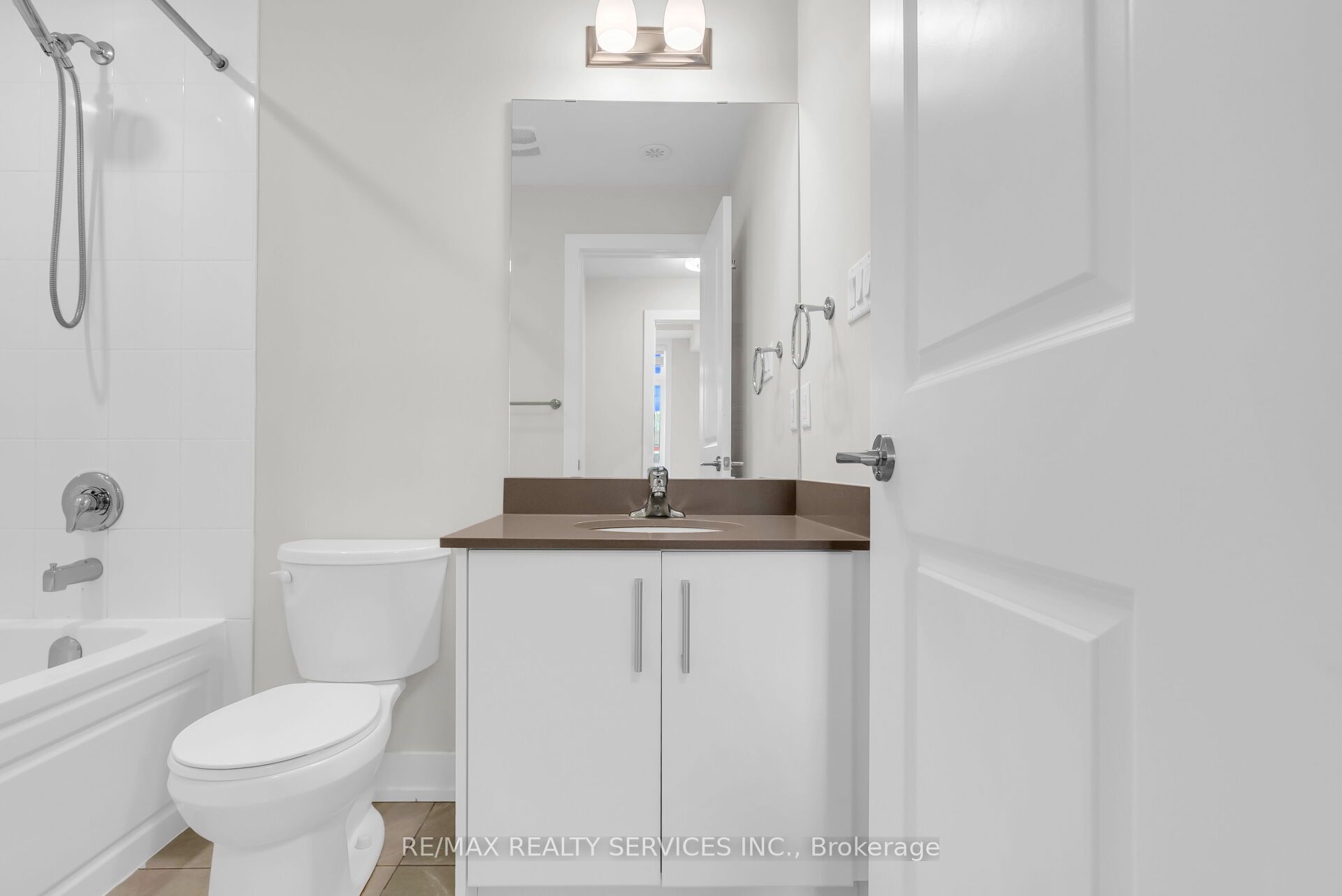 1 Bond Crescent 5 Property Photo 30