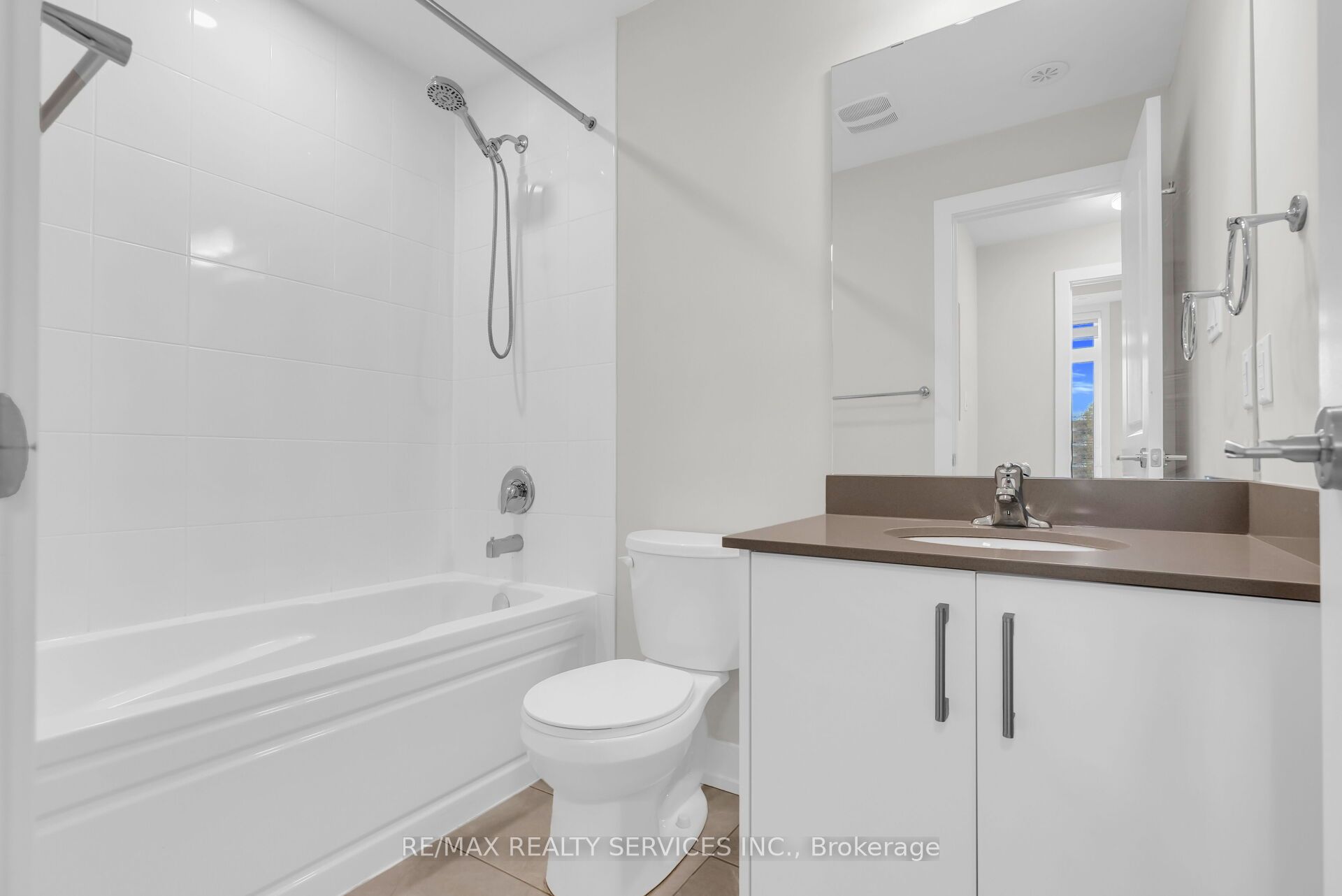 1 Bond Crescent 5 Property Photo 31
