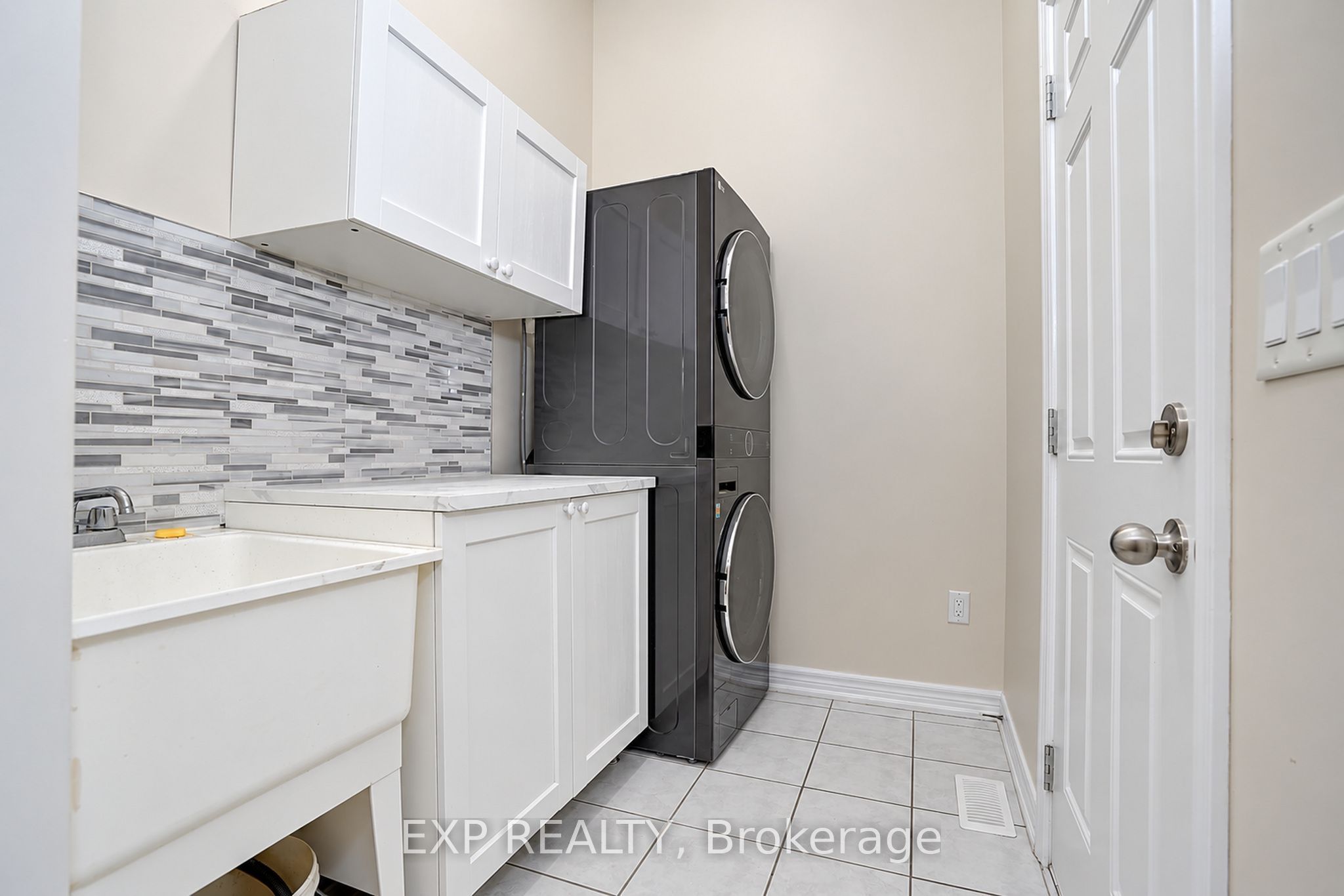 240 Aspenwood Drive Property Photo 19