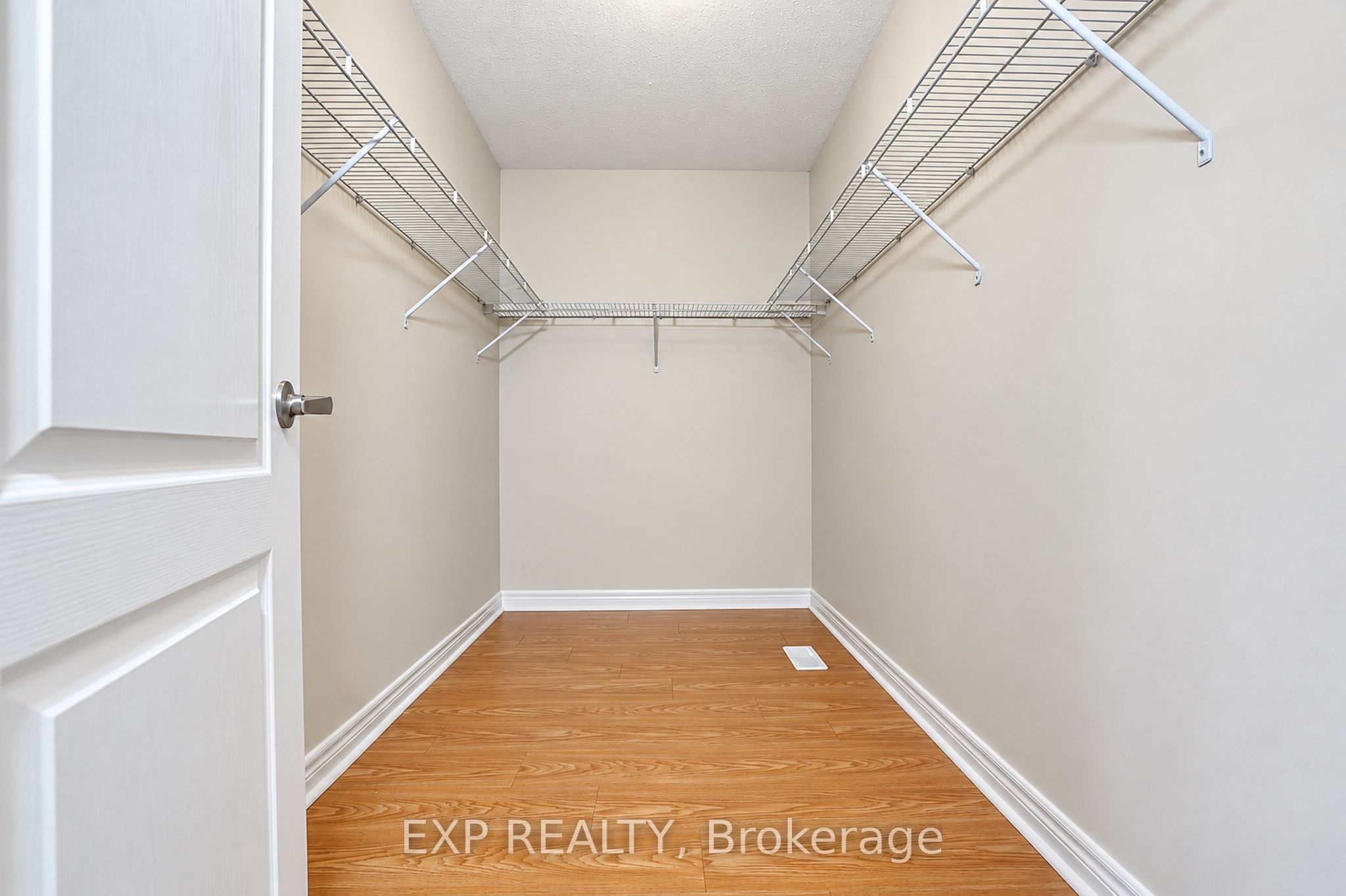 240 Aspenwood Drive Property Photo 25
