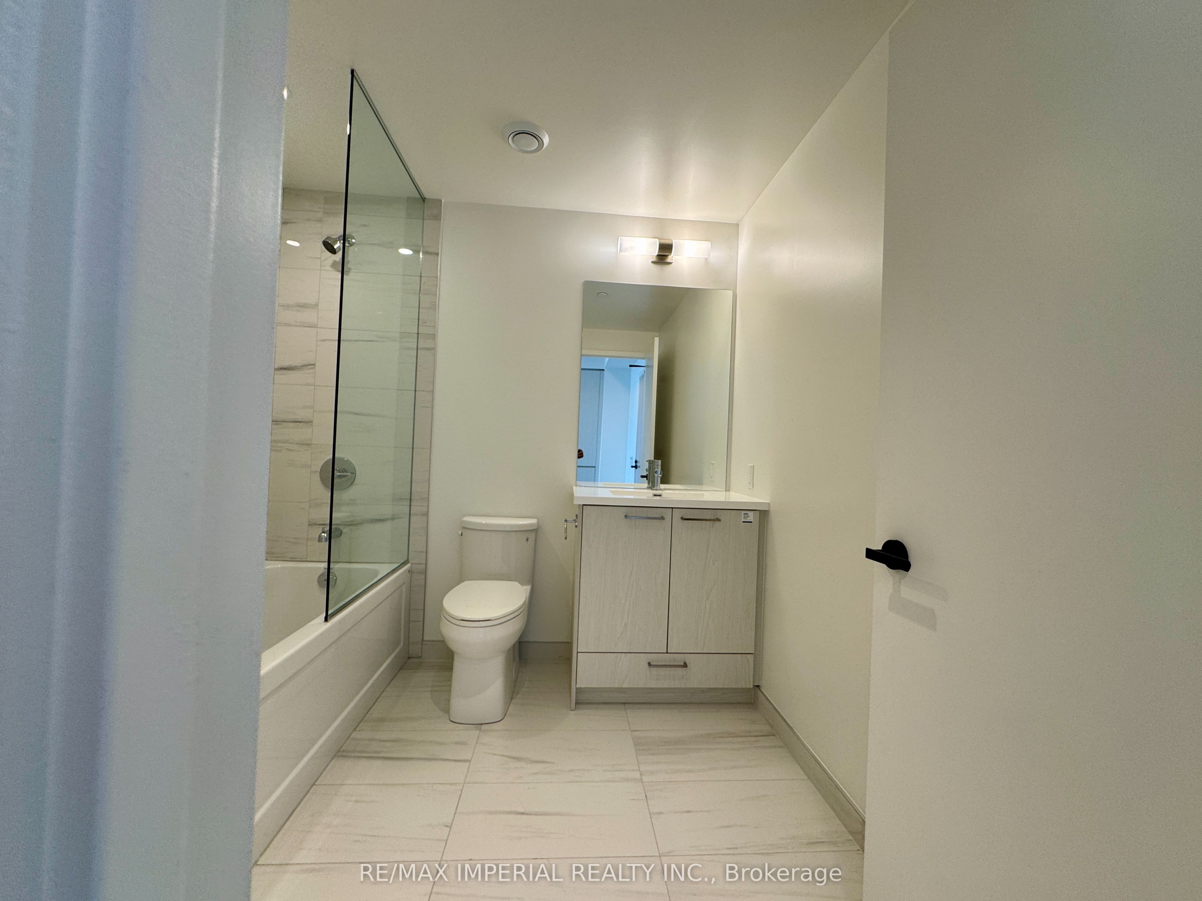 28 Interchange Way 811 Property Photo 8