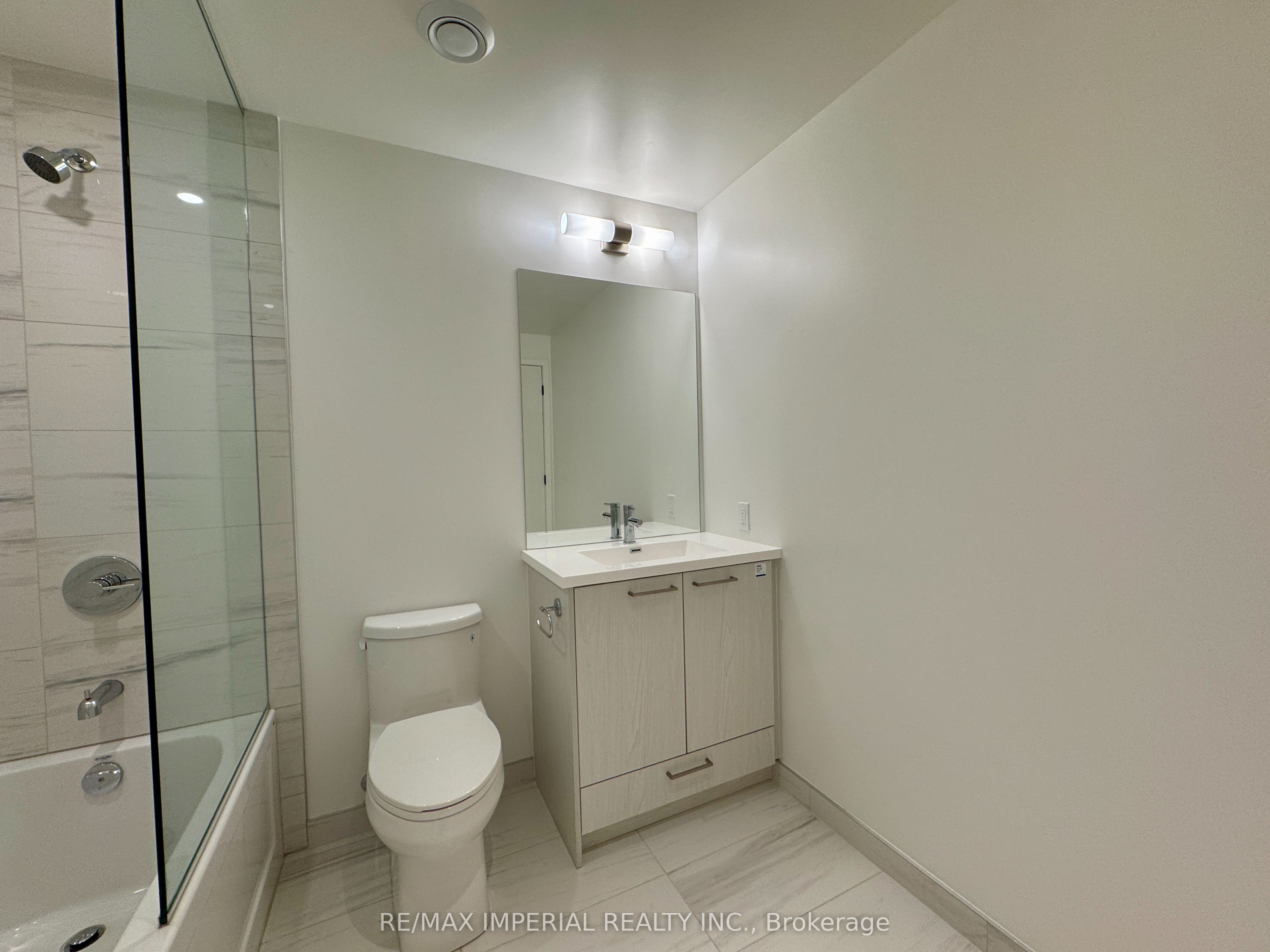 28 Interchange Way 811 Property Photo 9