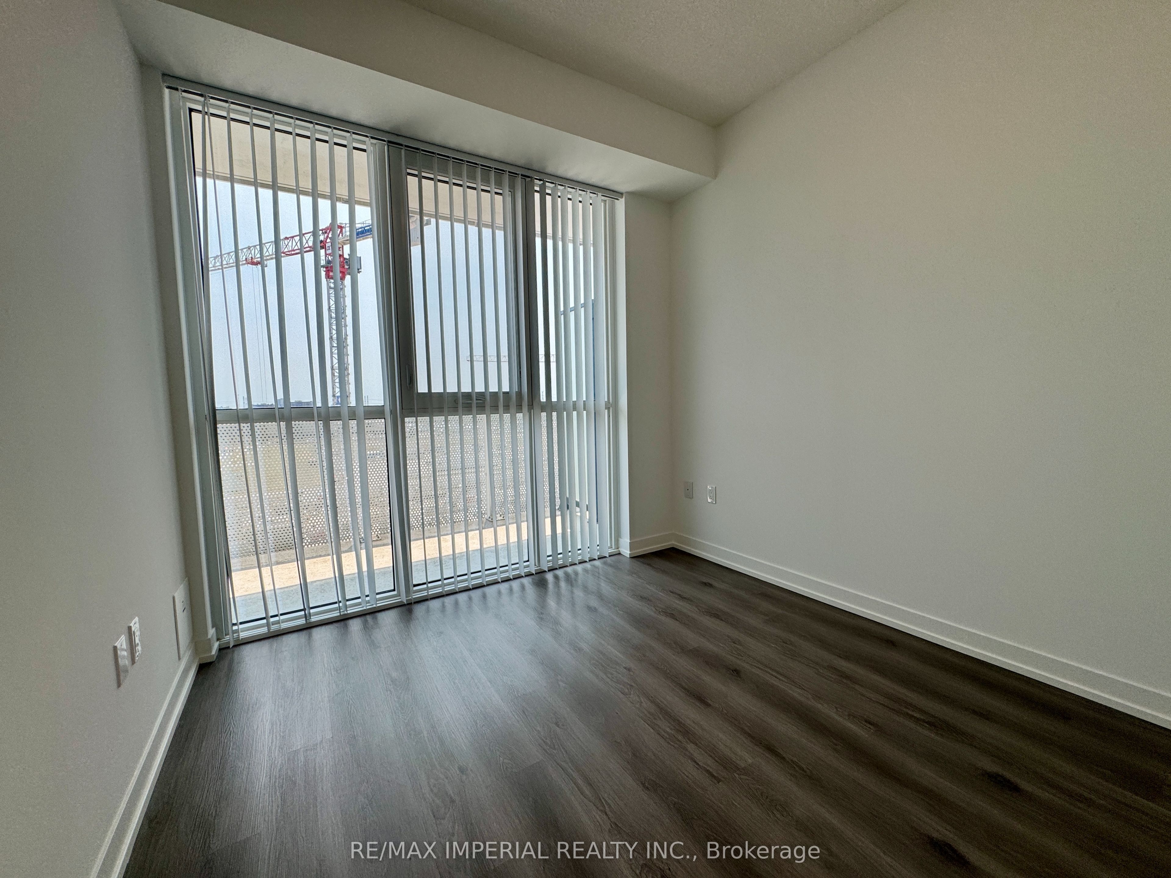 28 Interchange Way 811 Property Photo 12