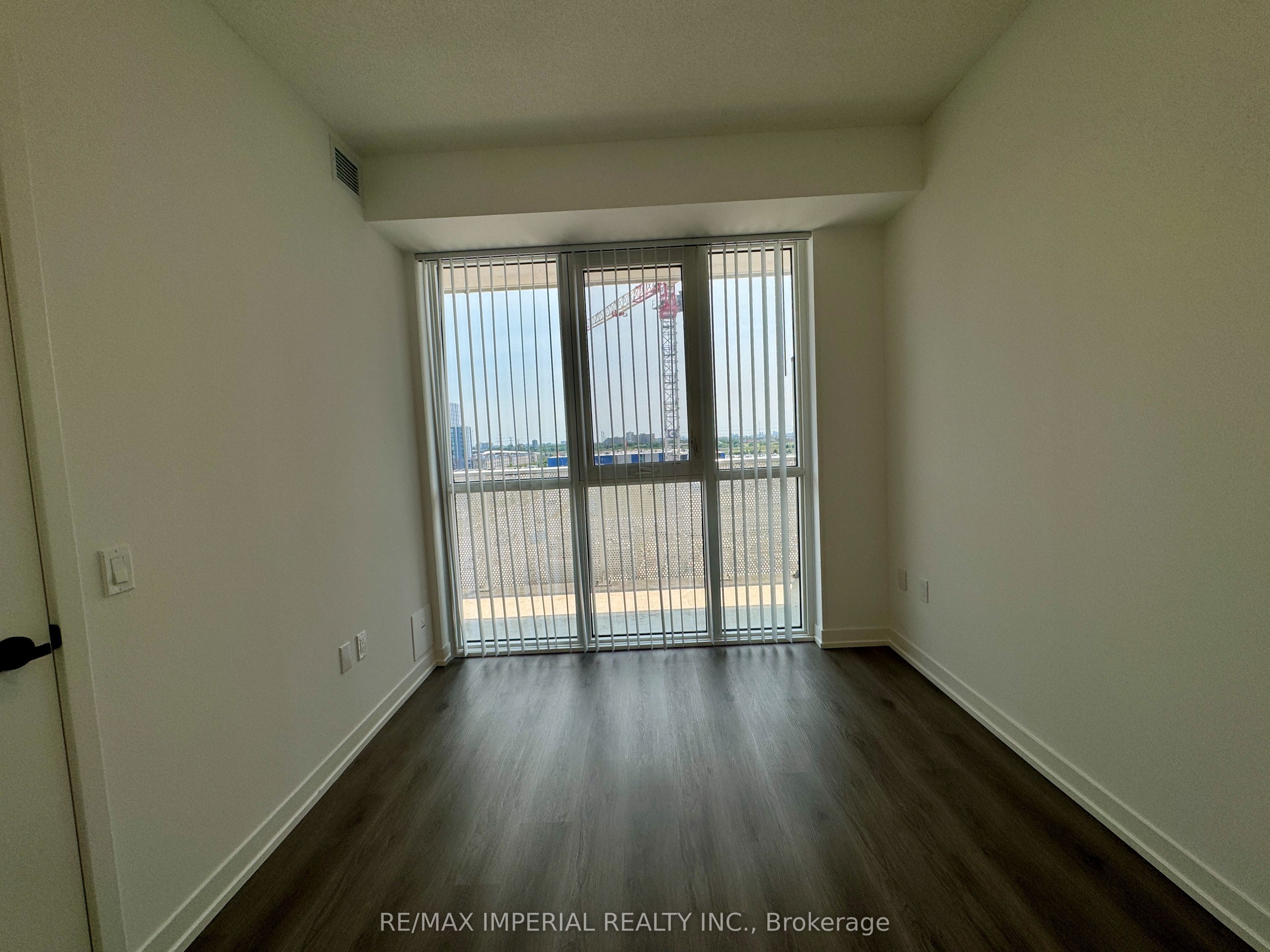 28 Interchange Way 811 Property Photo 14