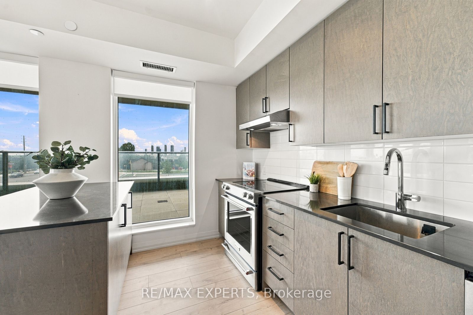 8960 Jane Street 224 Property Photo 12