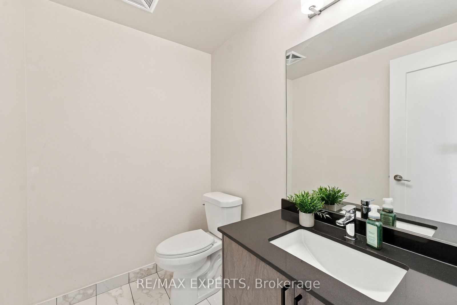 8960 Jane Street 224 Property Photo 28