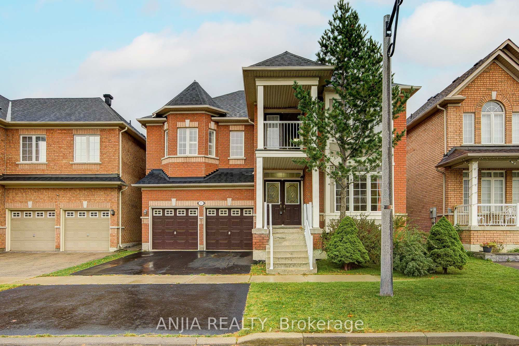 23 Ayhart Street E Property Photo 1