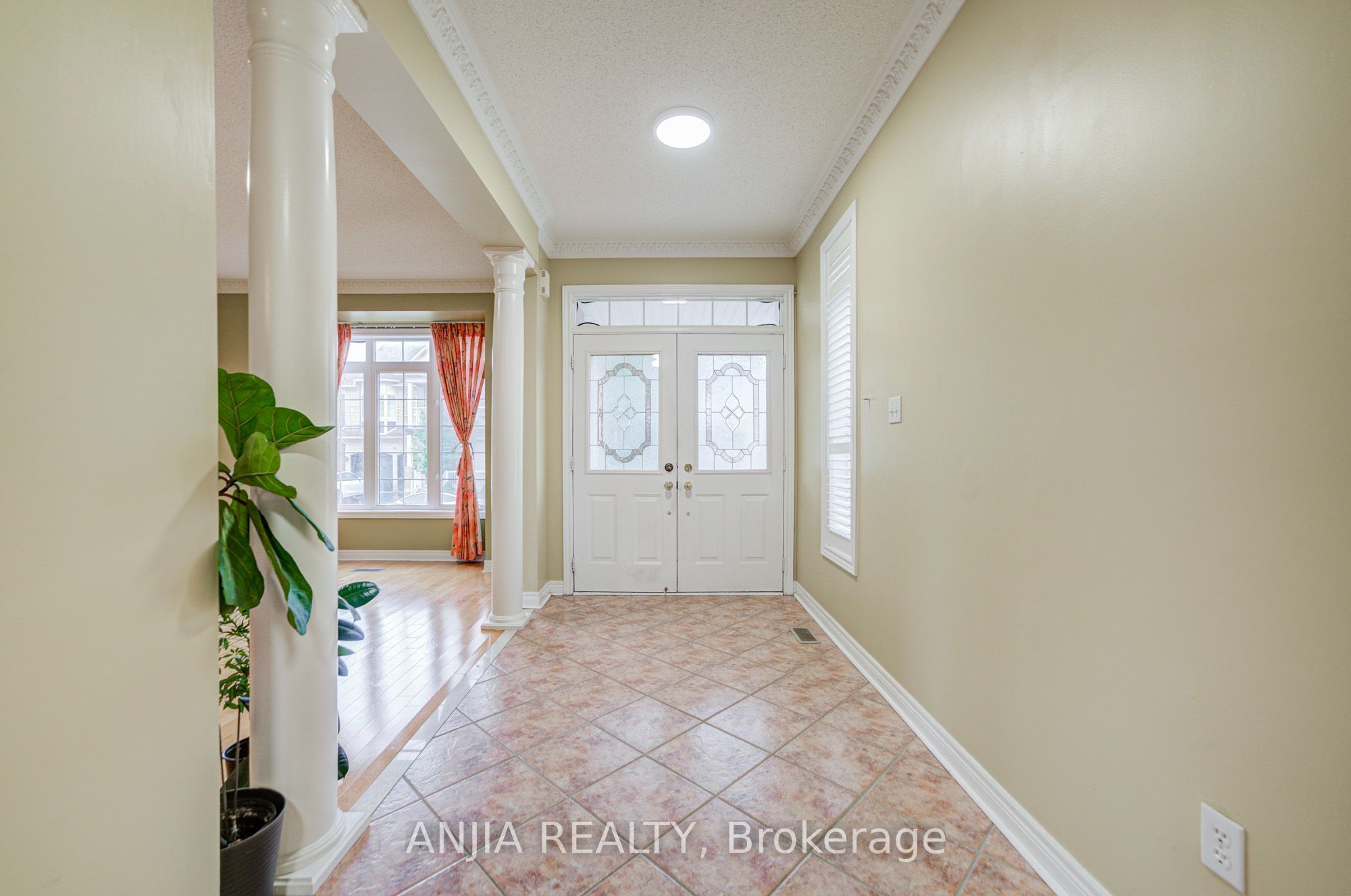 23 Ayhart Street E Property Photo 4