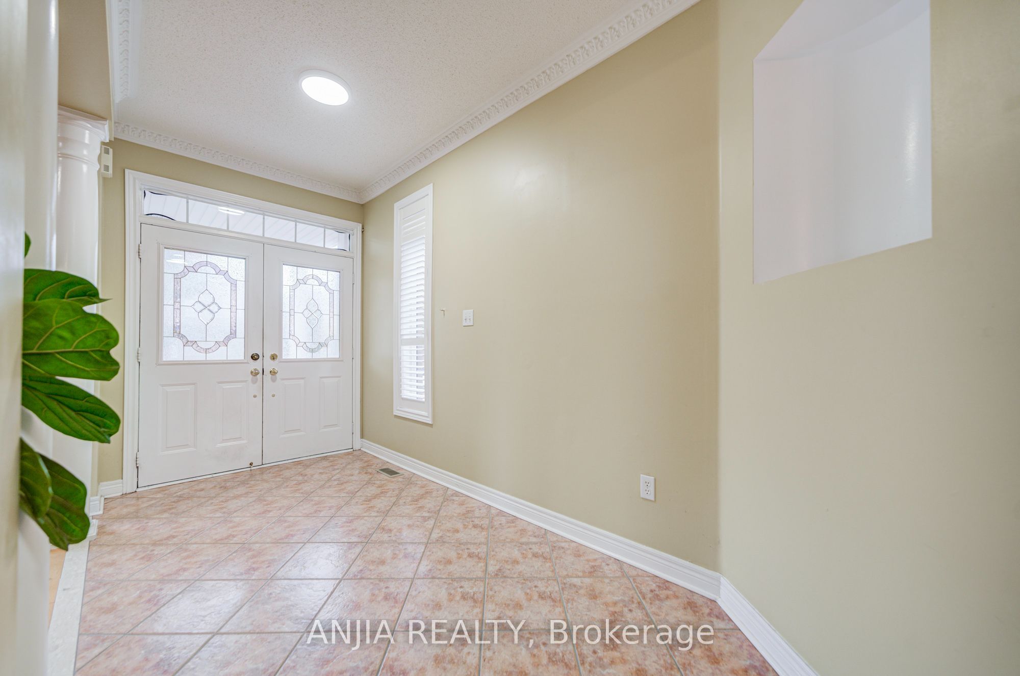23 Ayhart Street E Property Photo 5