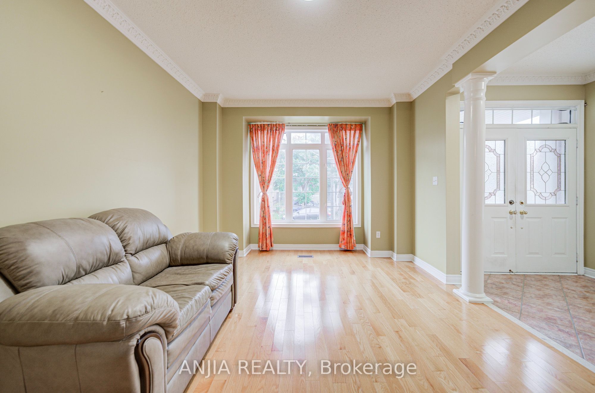 23 Ayhart Street E Property Photo 8