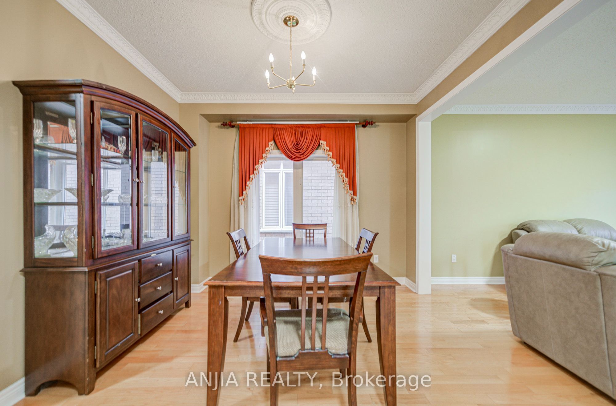 23 Ayhart Street E Property Photo 11