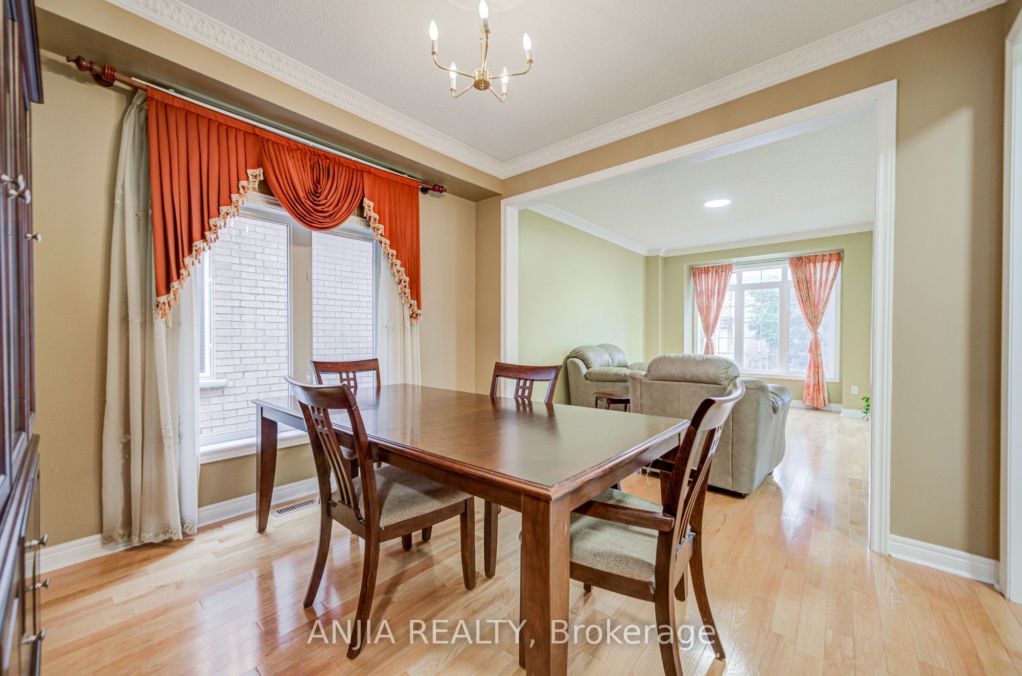 23 Ayhart Street E Property Photo 12