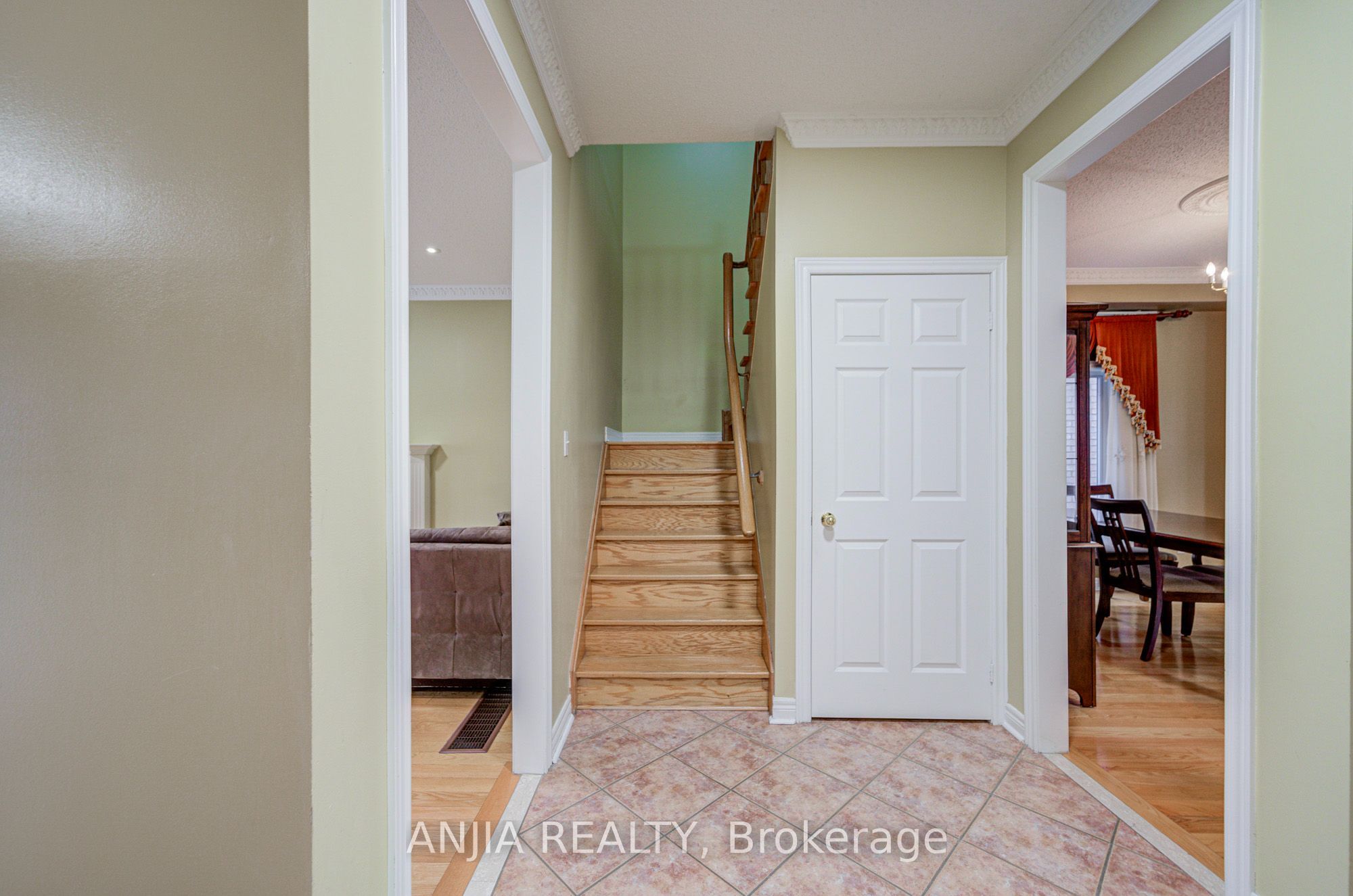 23 Ayhart Street E Property Photo 18