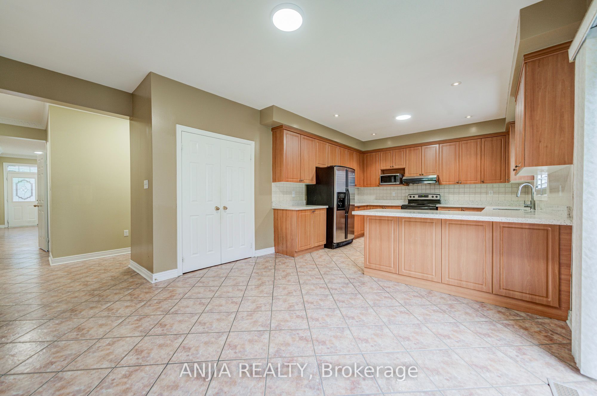 23 Ayhart Street E Property Photo 21