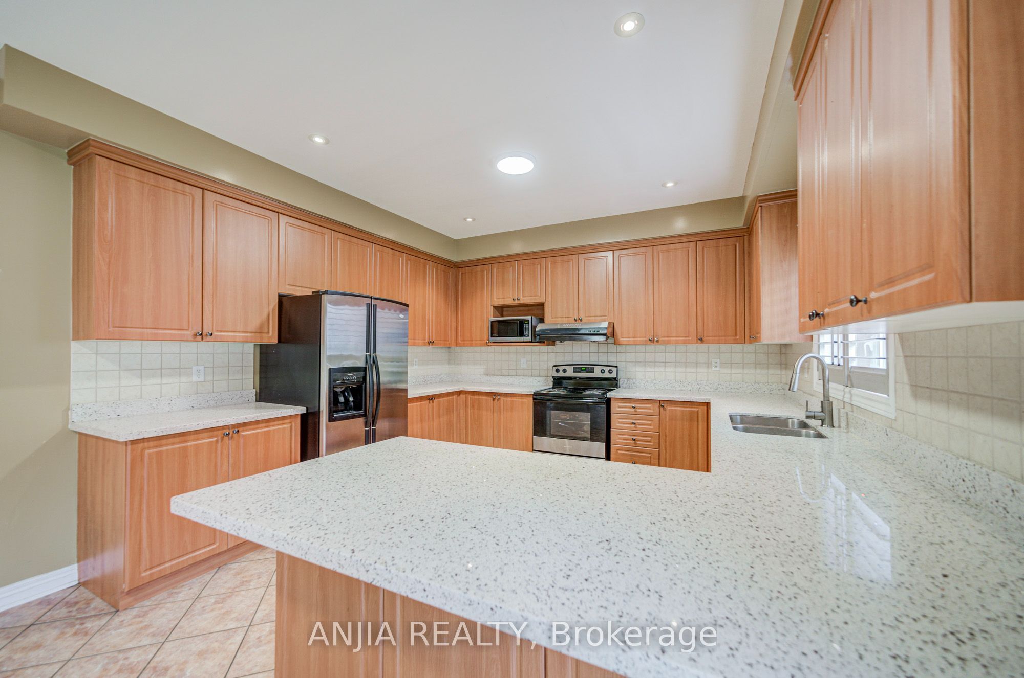23 Ayhart Street E Property Photo 22