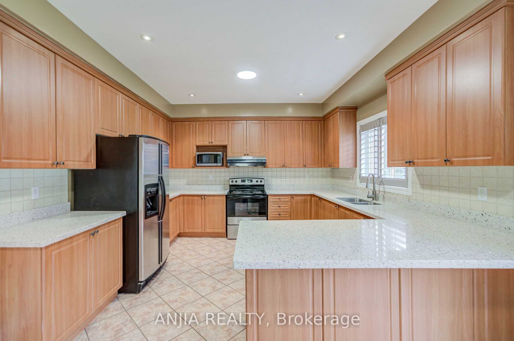 23 Ayhart Street E Property Photo 23