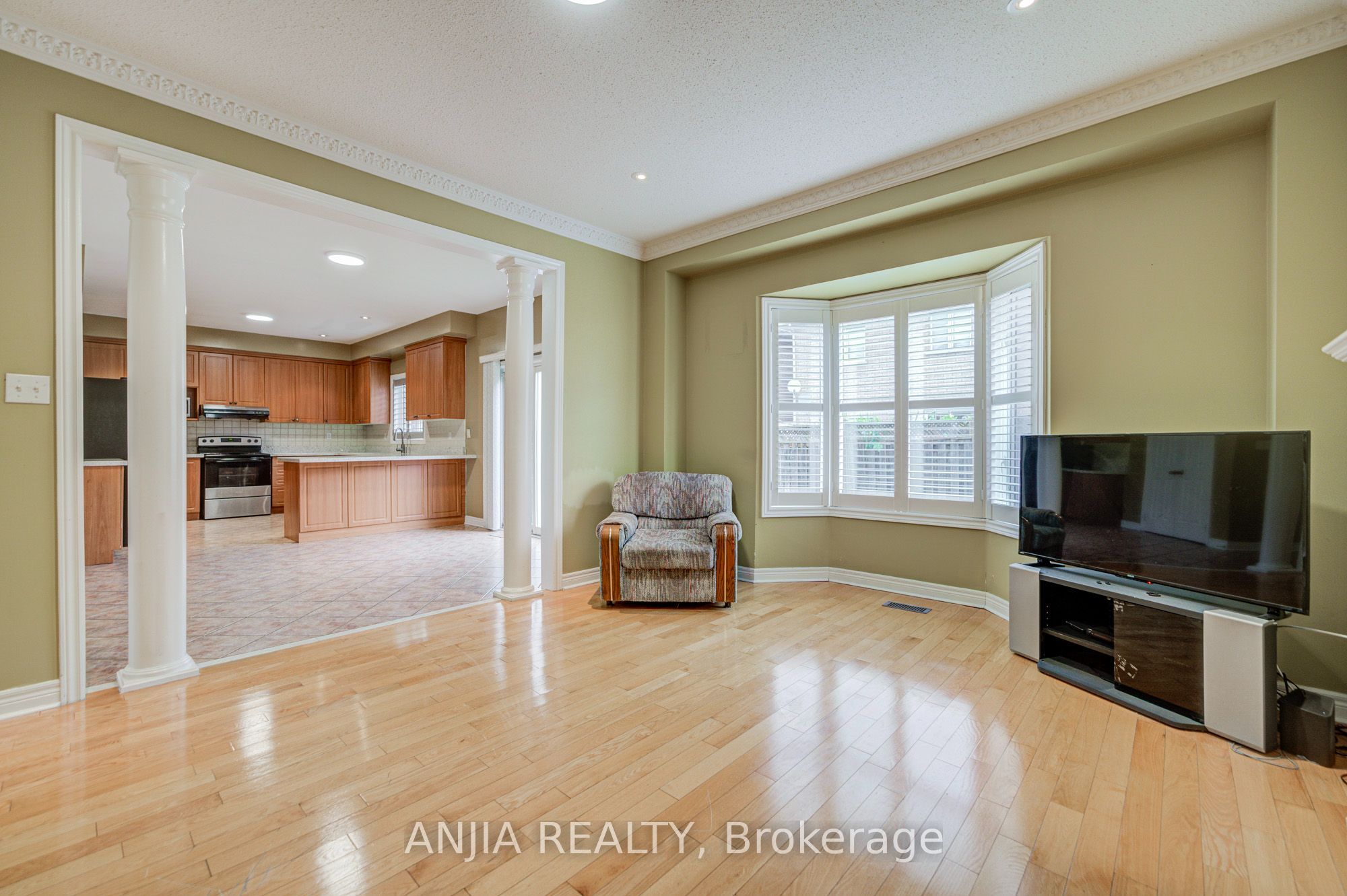 23 Ayhart Street E Property Photo 28
