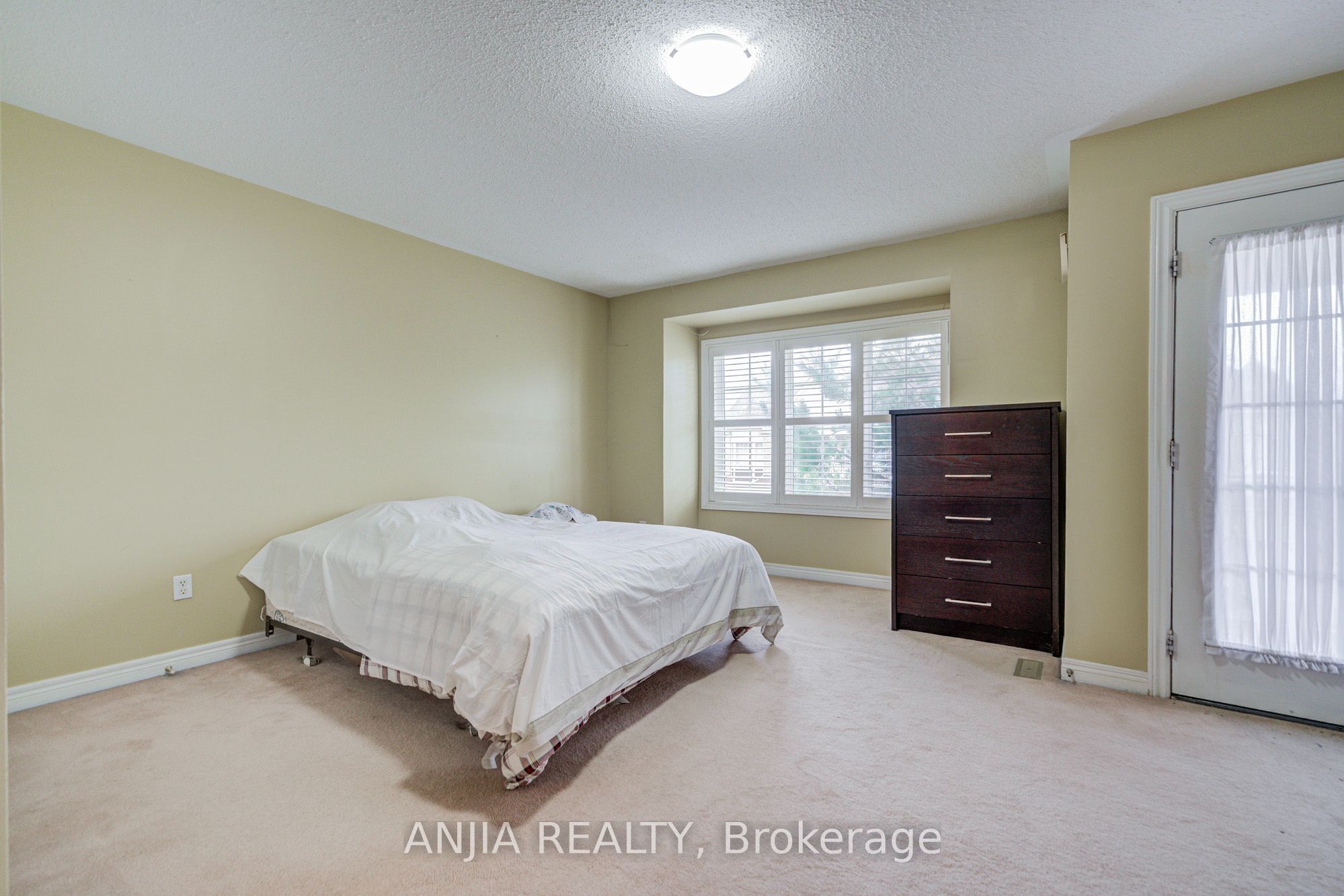 23 Ayhart Street E Property Photo 30