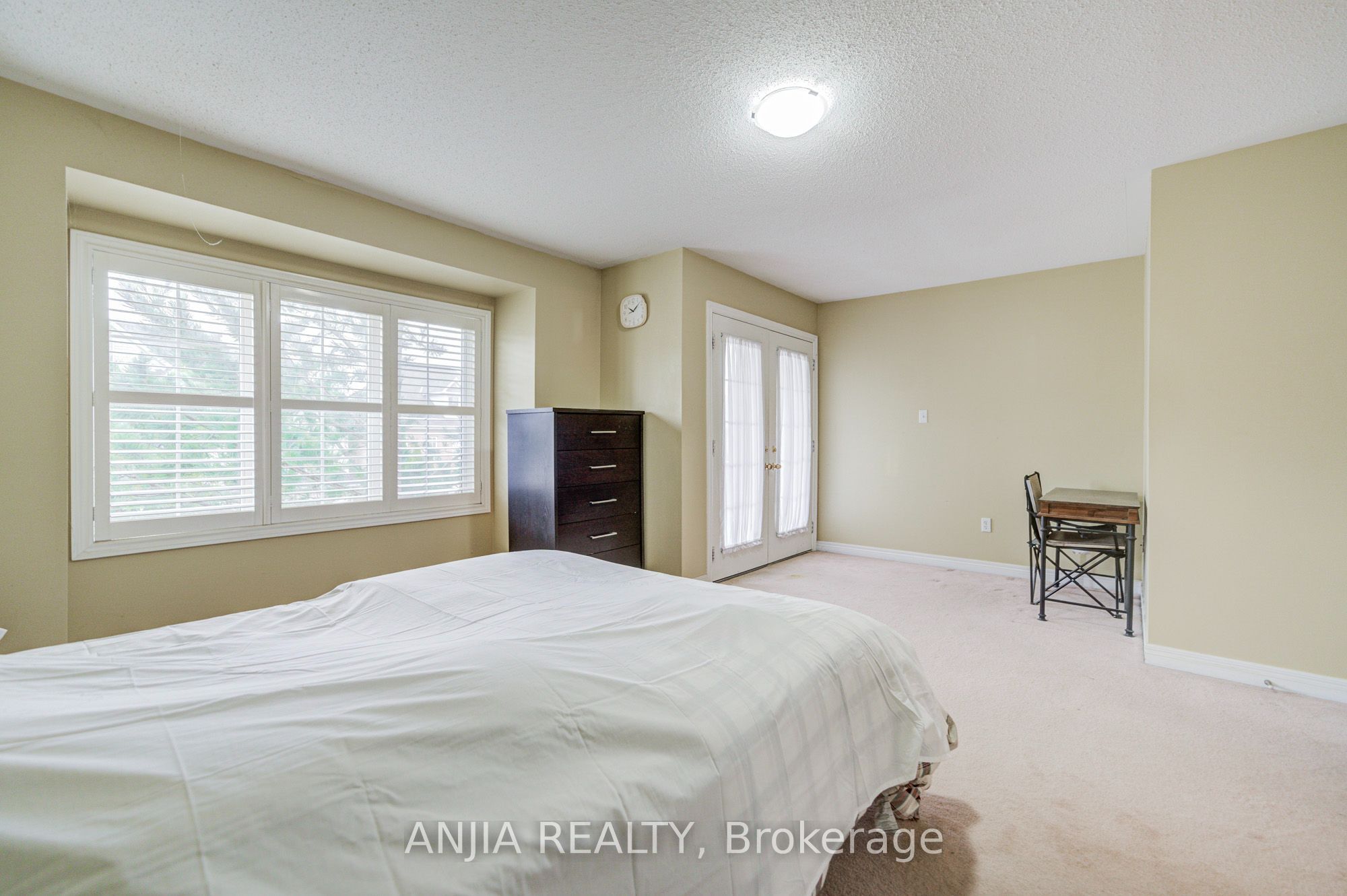 23 Ayhart Street E Property Photo 31