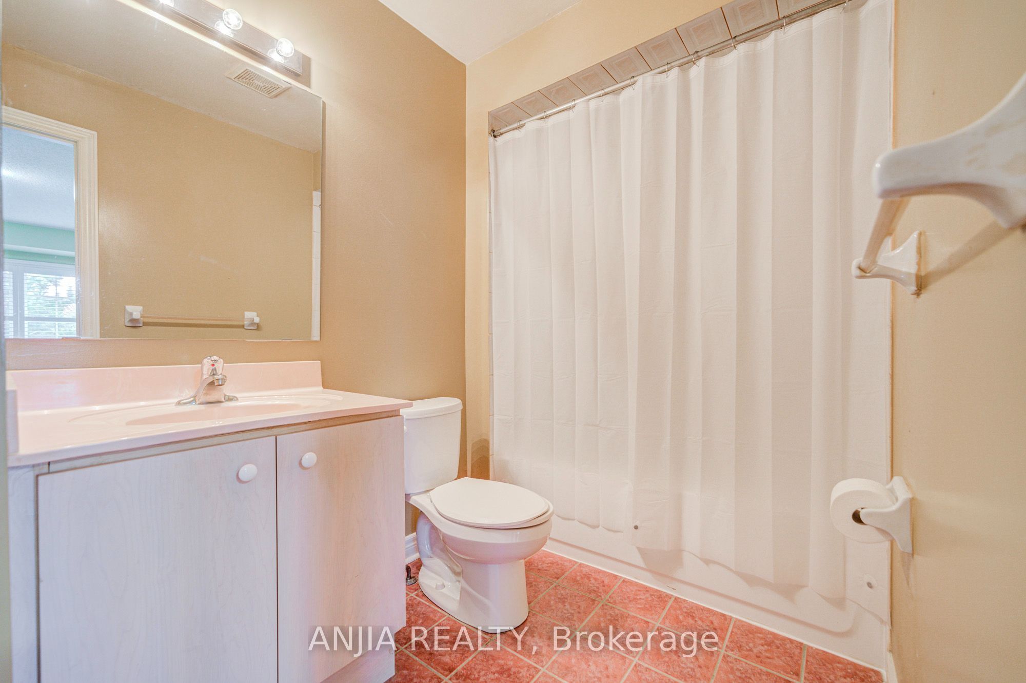 23 Ayhart Street E Property Photo 32
