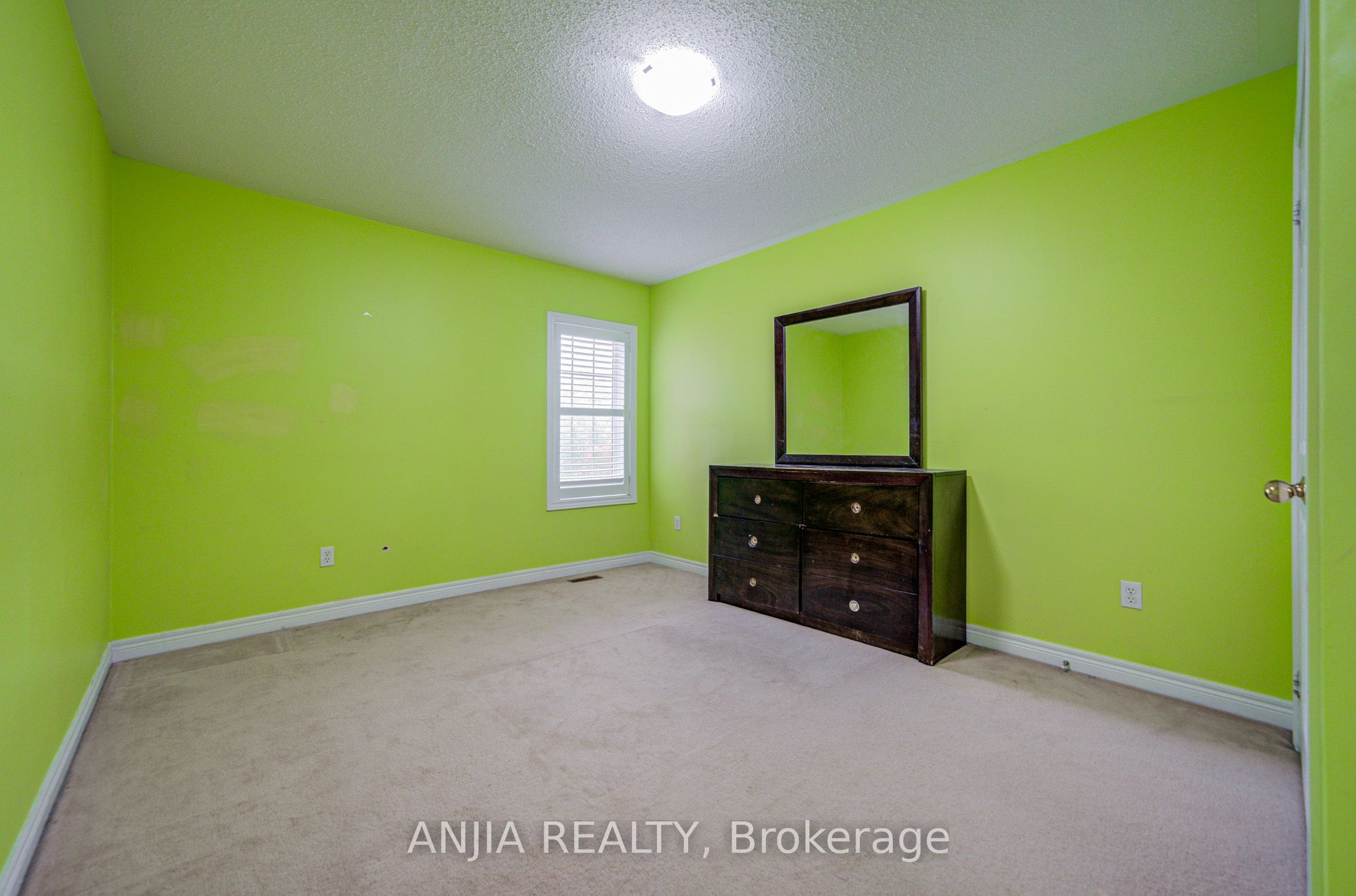 23 Ayhart Street E Property Photo 36