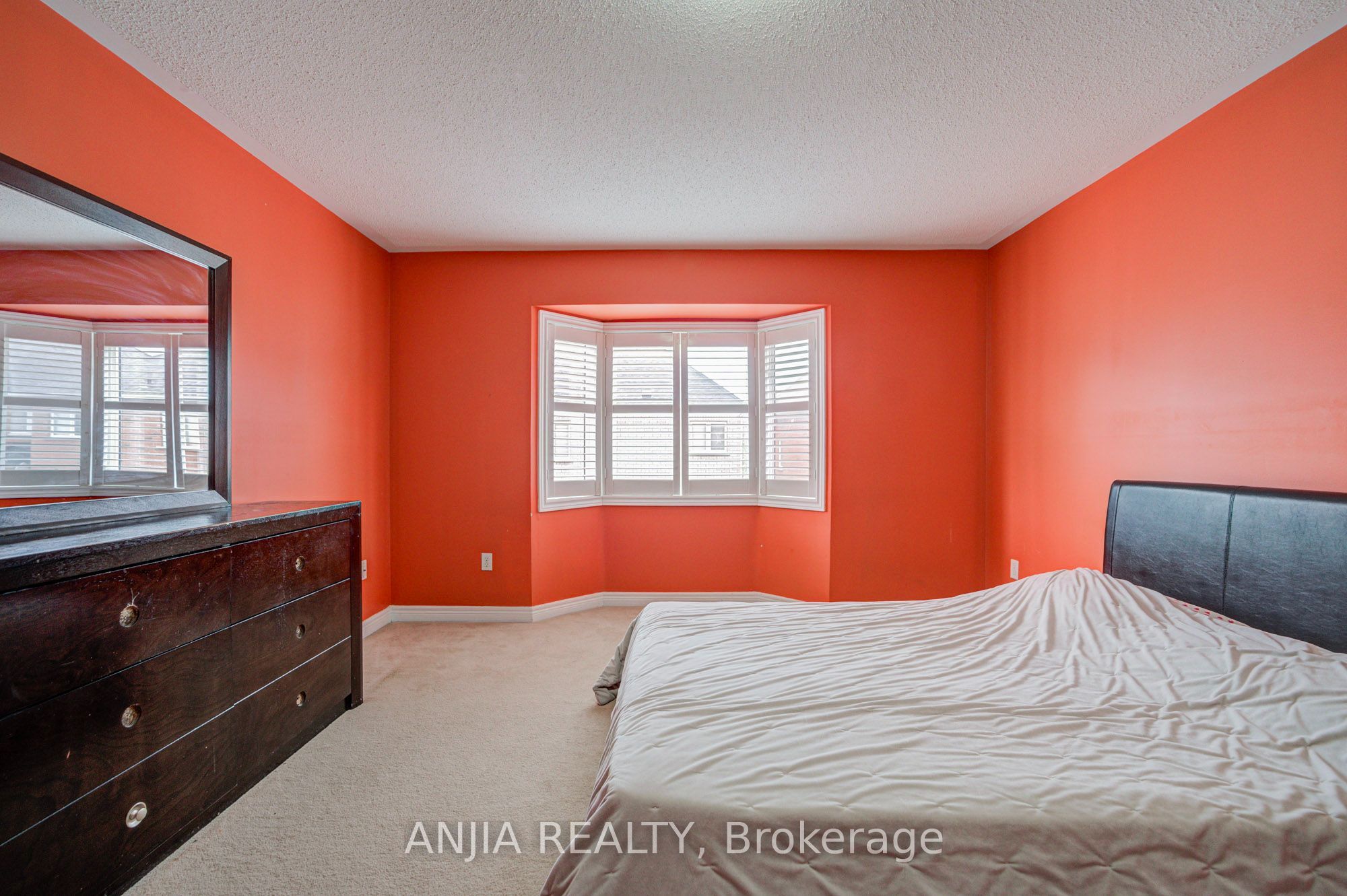 23 Ayhart Street E Property Photo 37