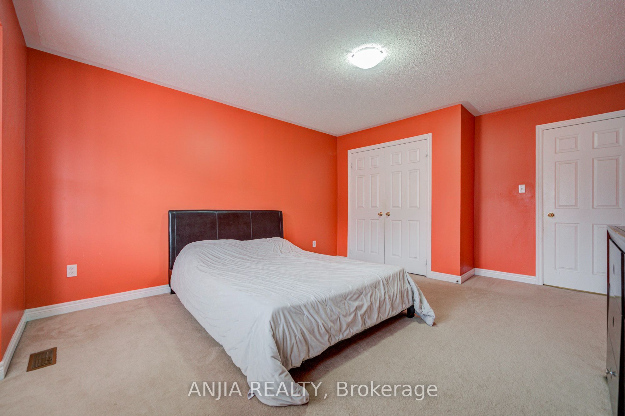 23 Ayhart Street E Property Photo 38