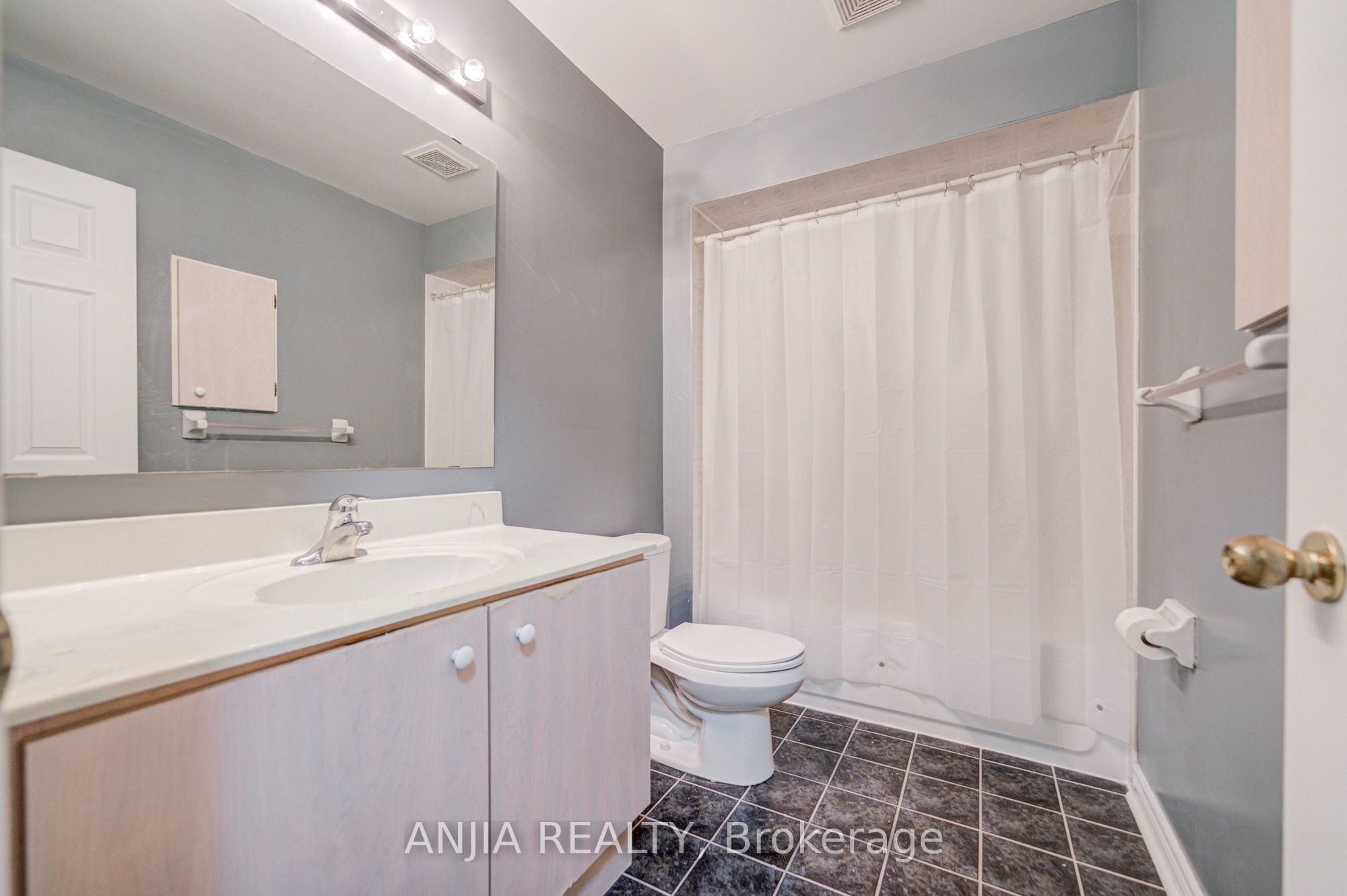 23 Ayhart Street E Property Photo 39