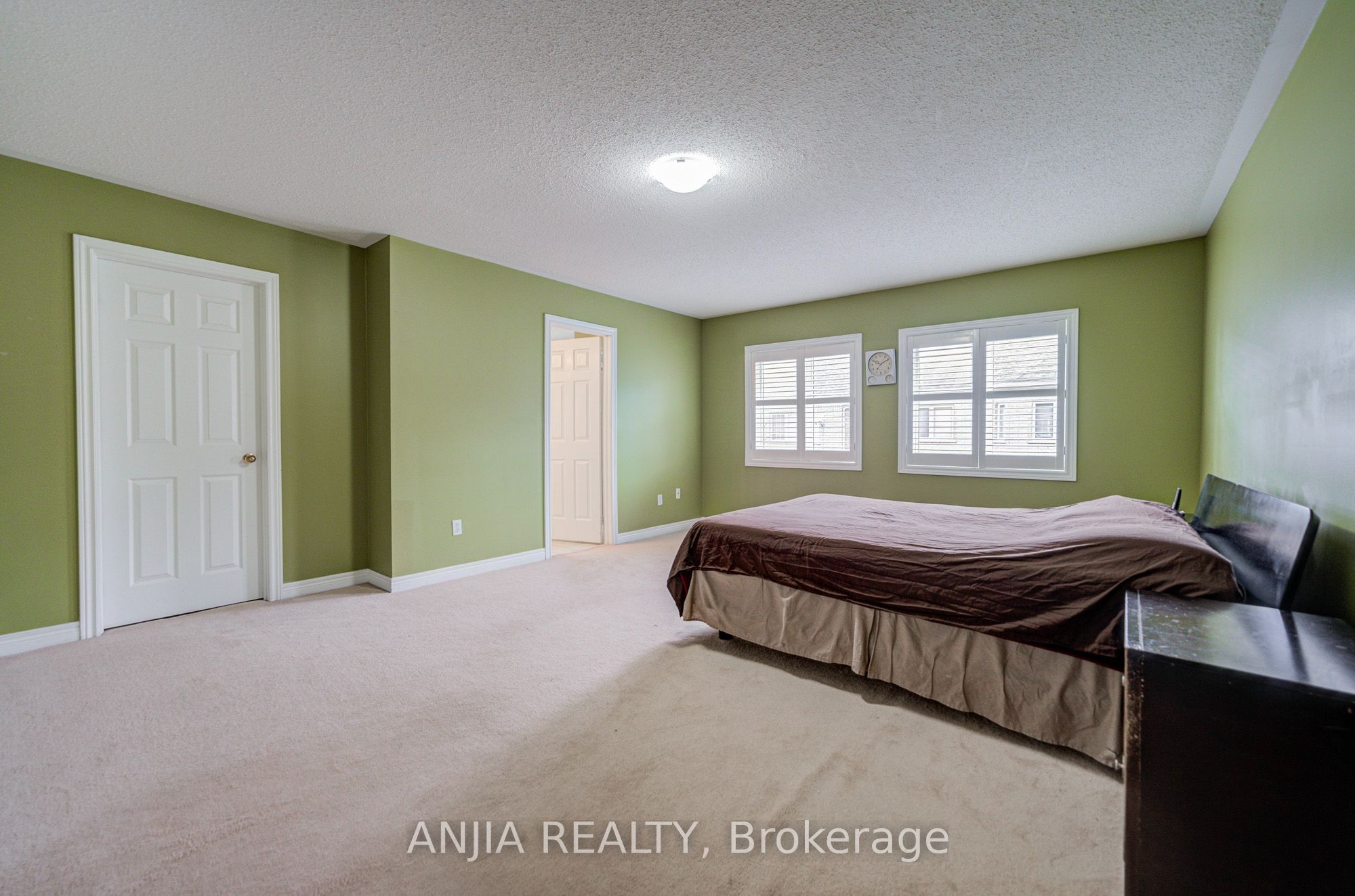23 Ayhart Street E Property Photo 43