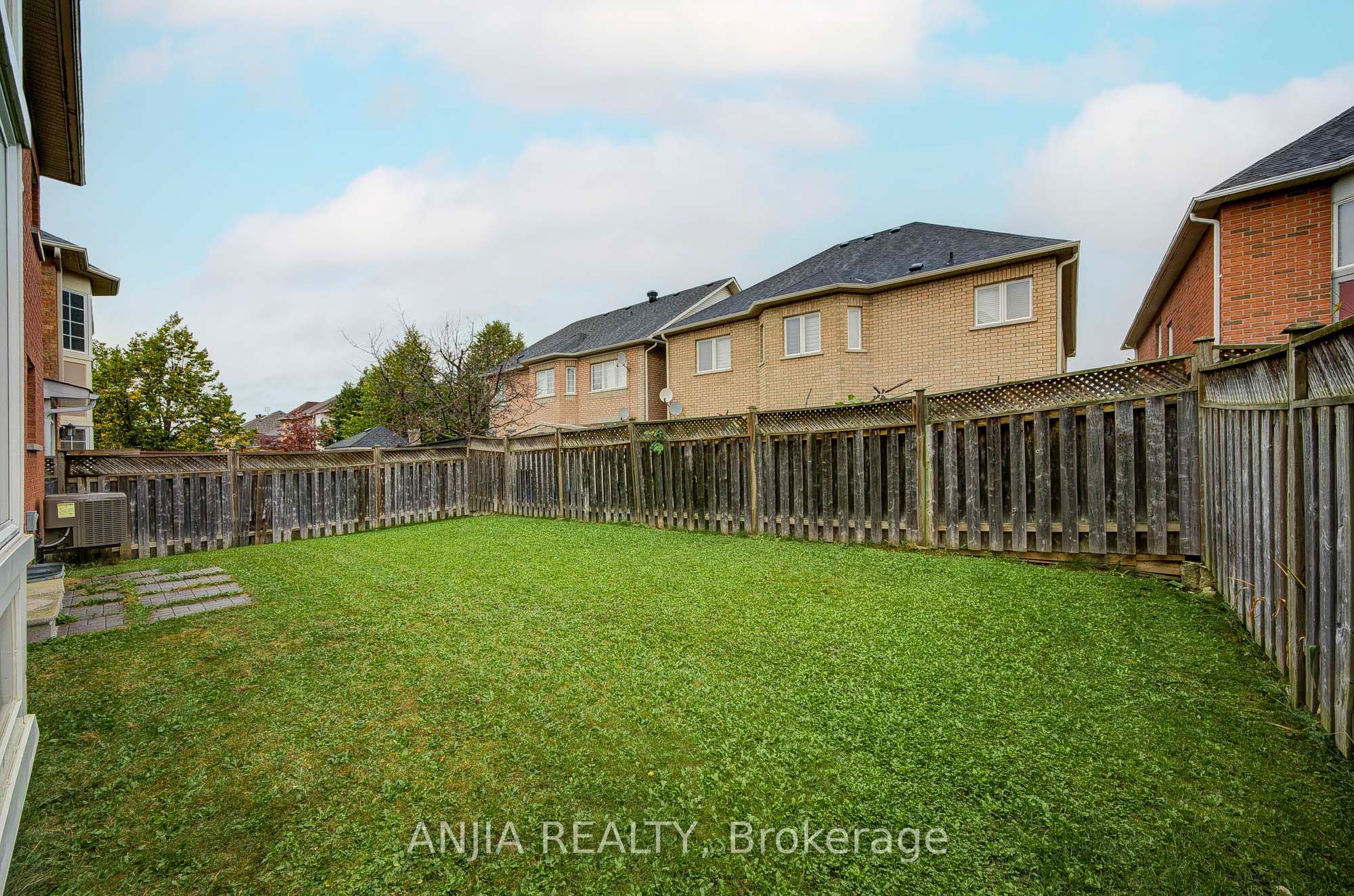 23 Ayhart Street E Property Photo 46